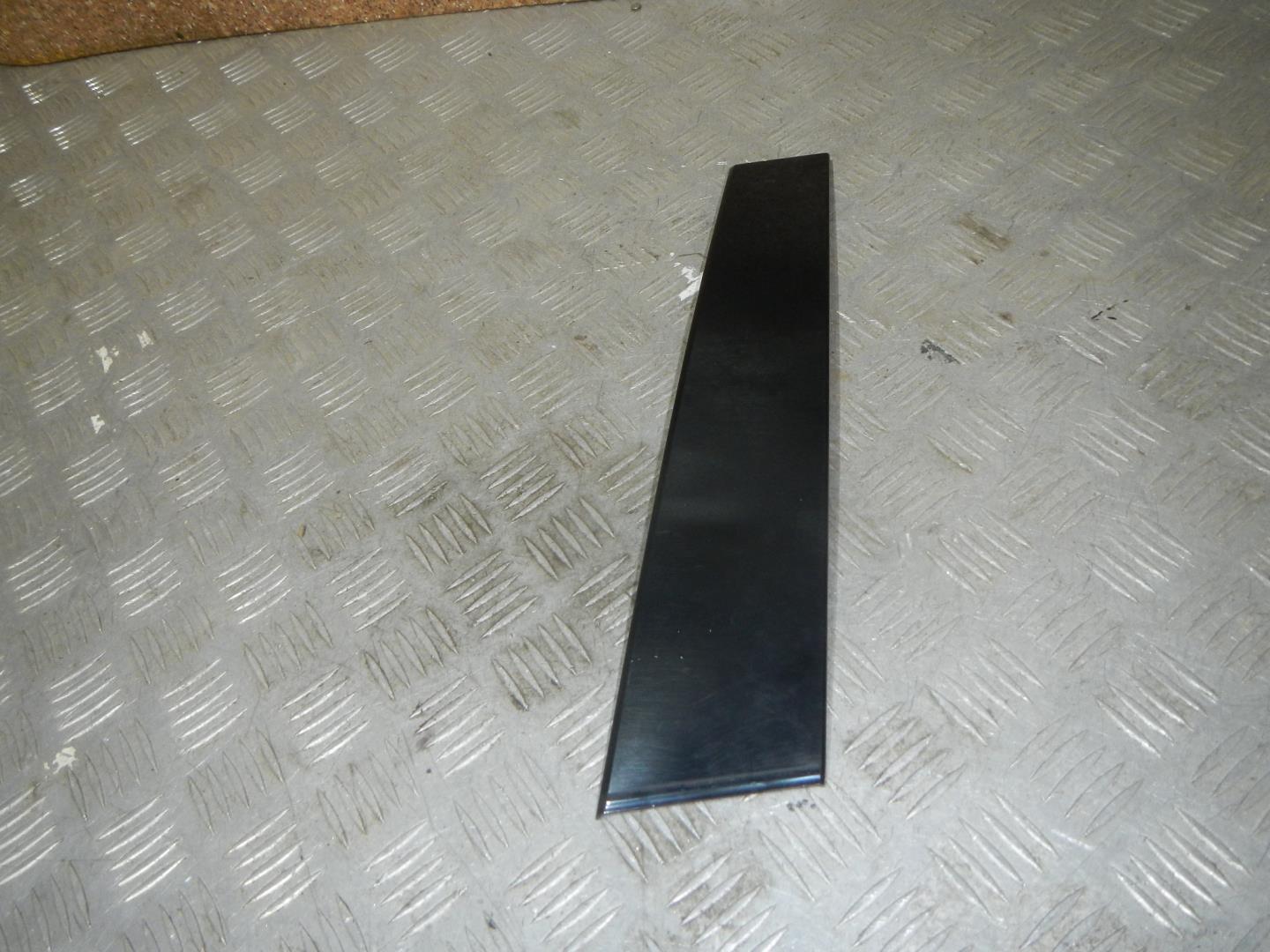 Накладка двери передней левой