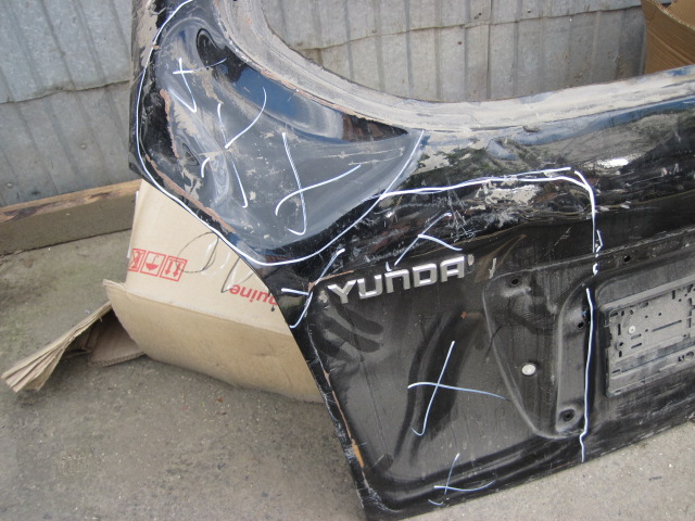 Дверь багажника