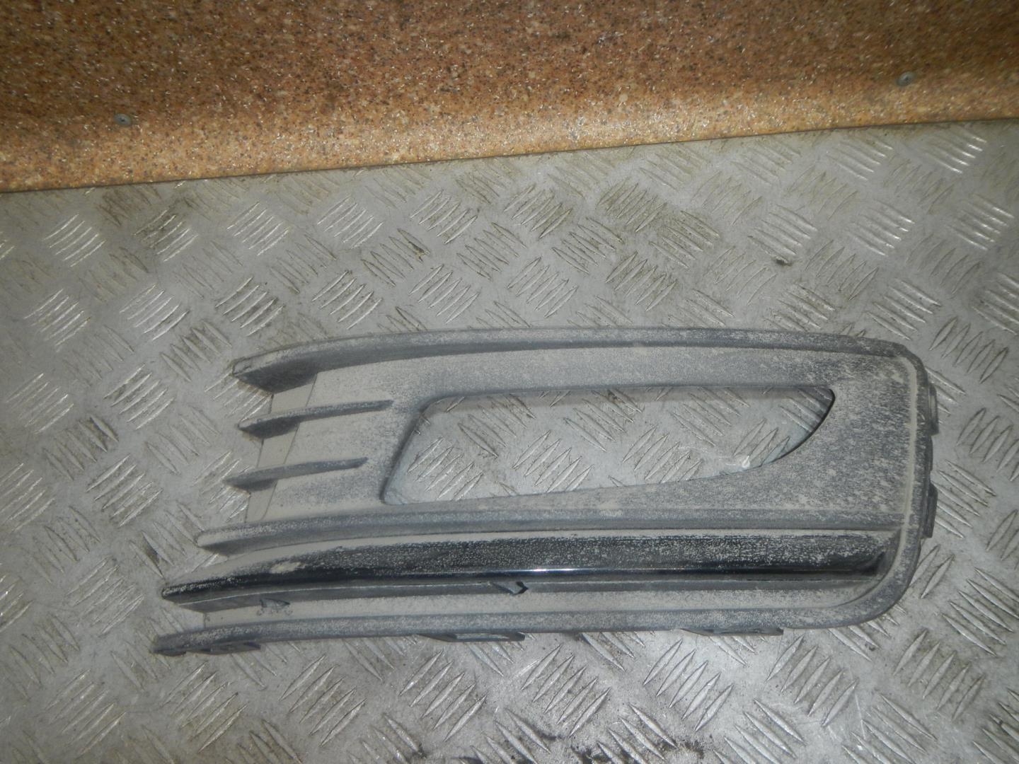 Решетка в бампер левая