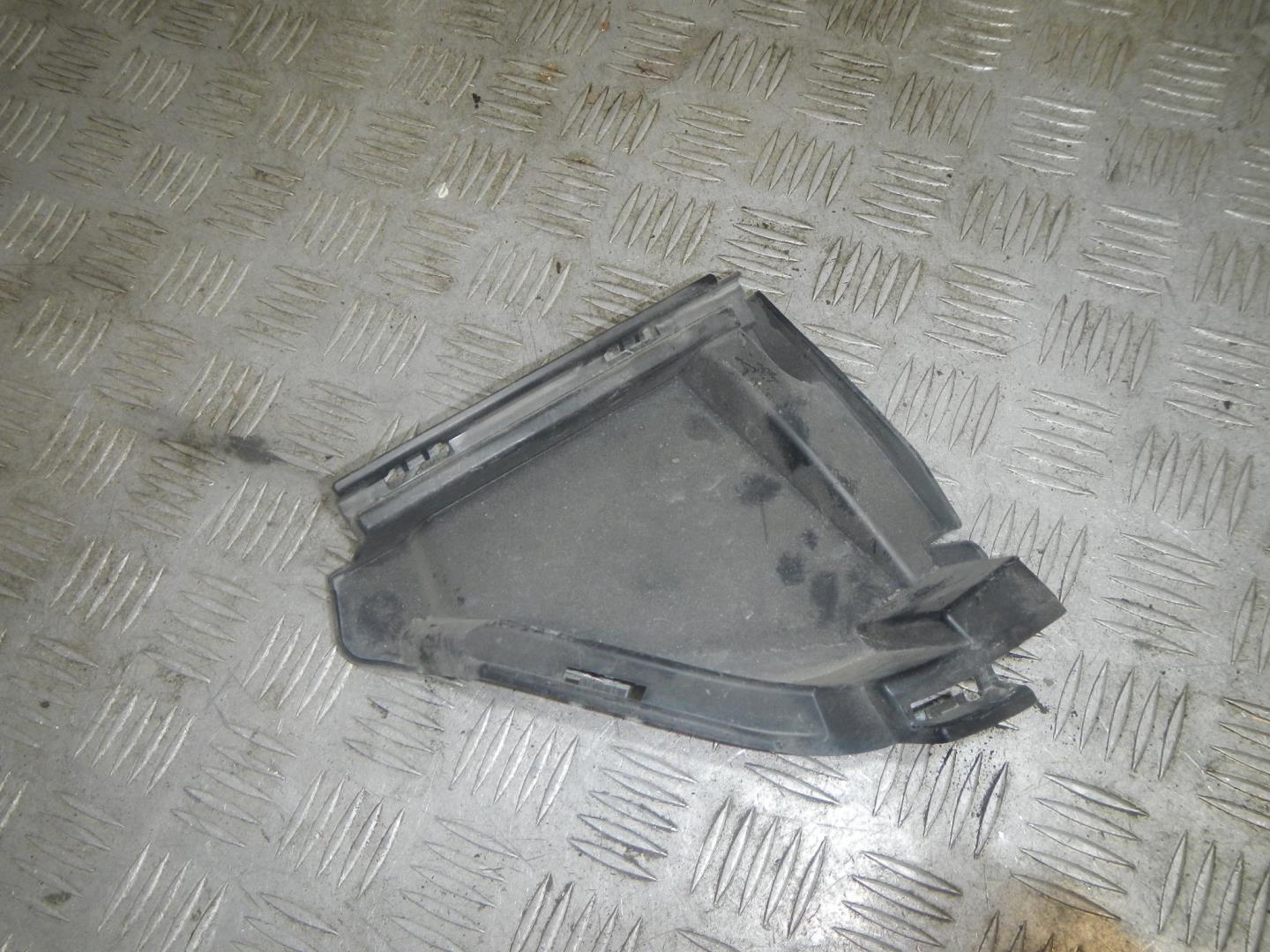 Воздуховод радиатора правый