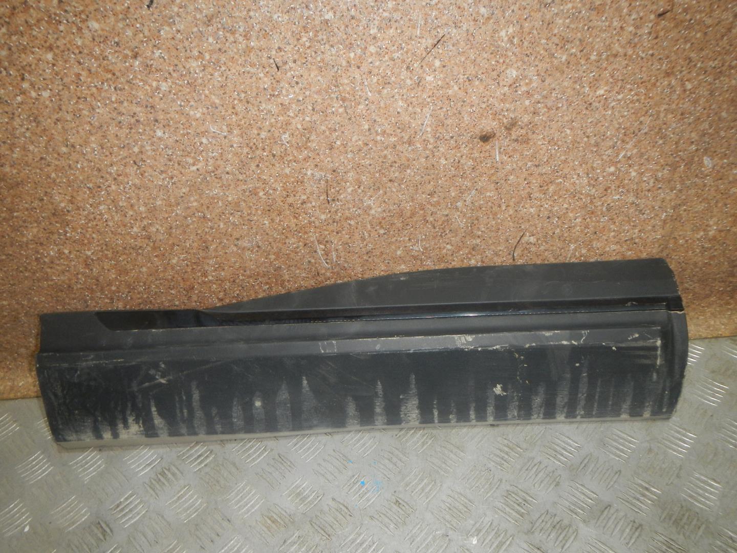 Молдинг задней правой двери