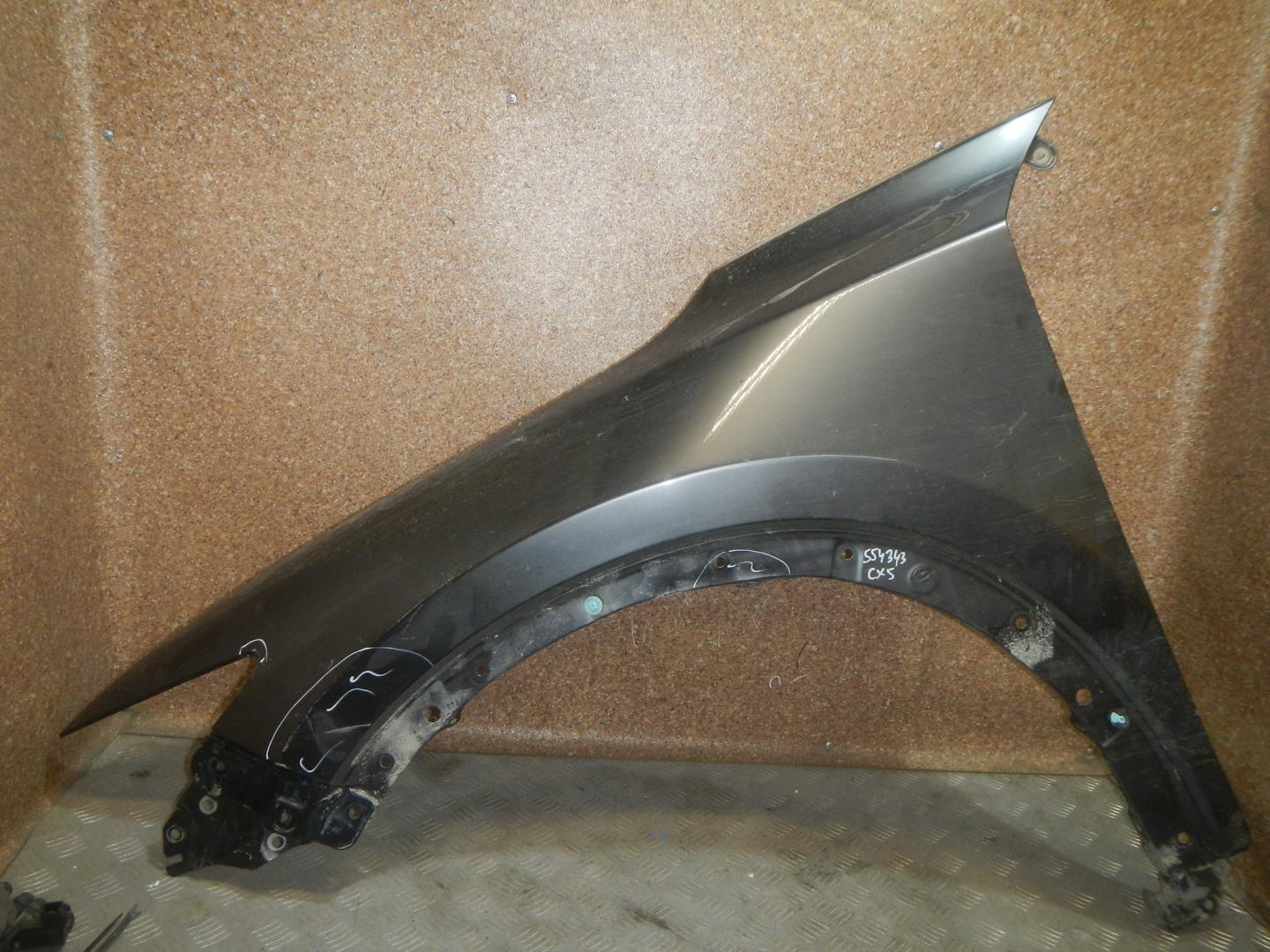 Крыло переднее левое