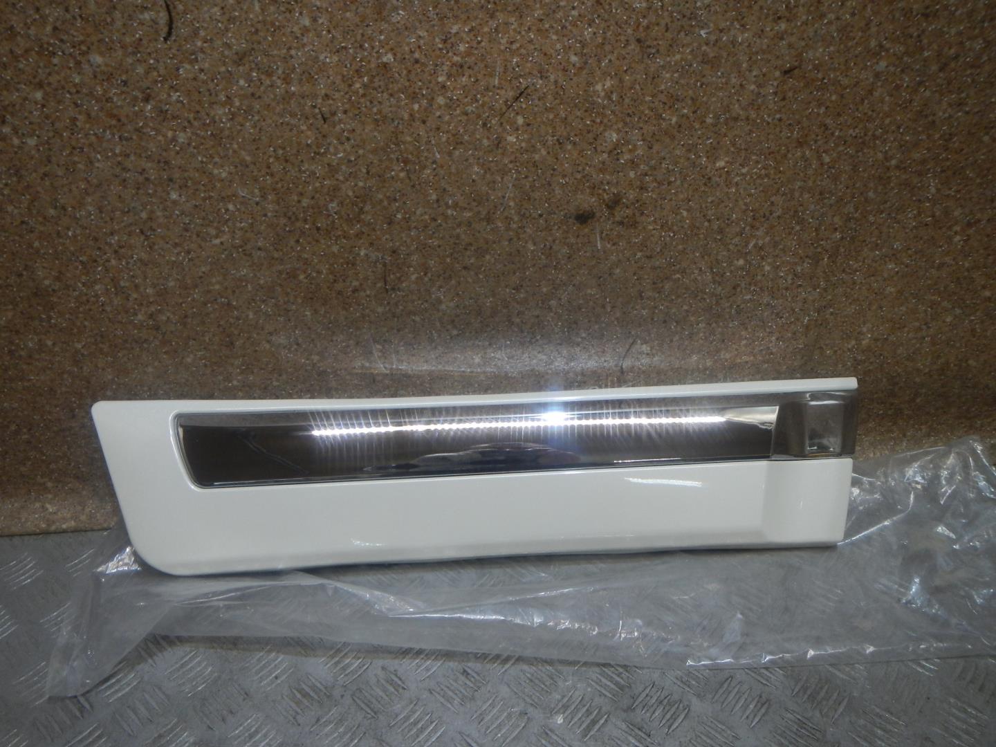 Молдинг задней правой двери