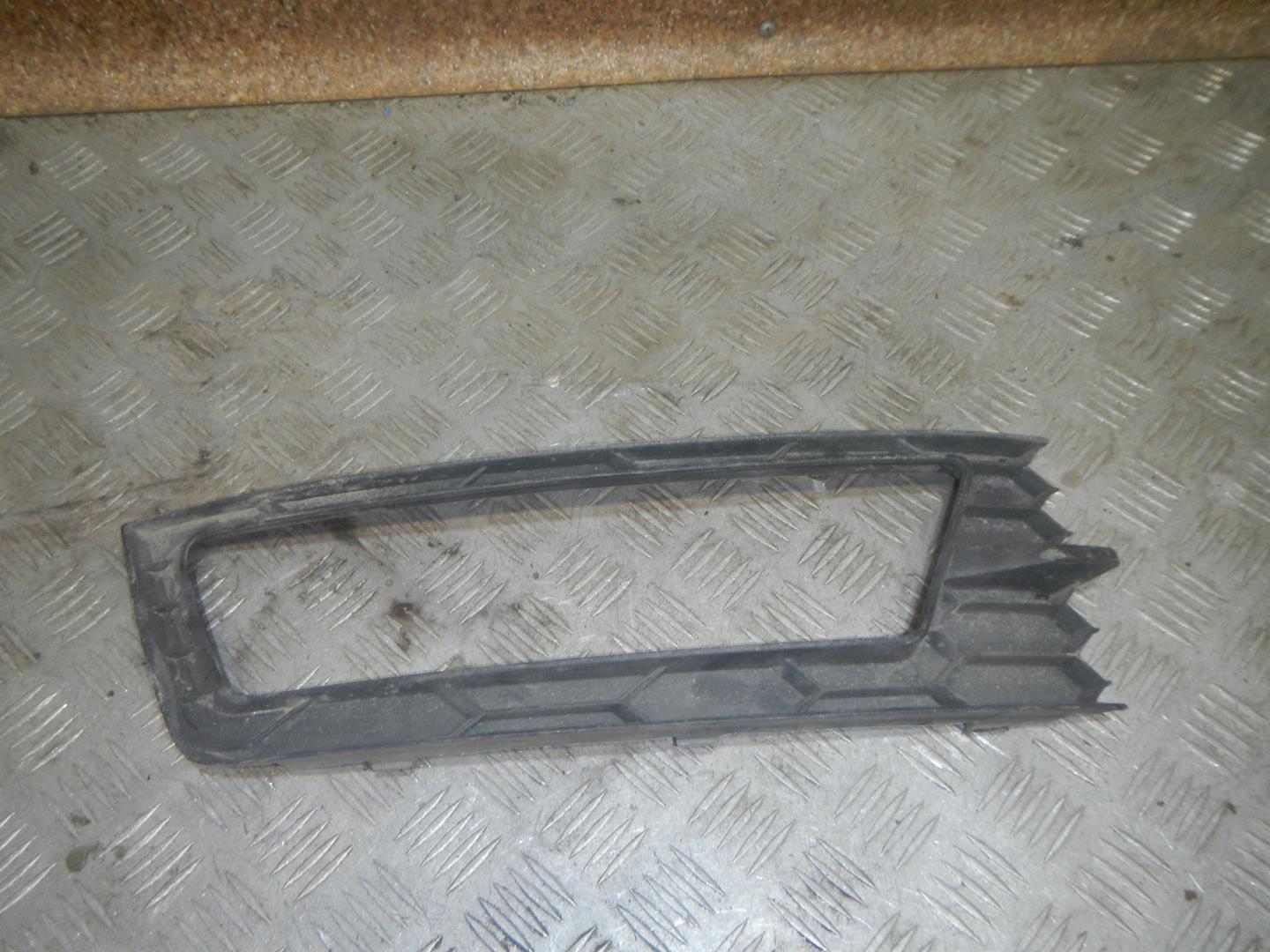 Решетка в бампер правая