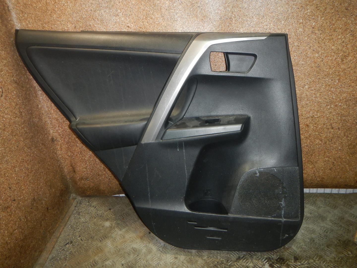 Обшивка двери задней левой