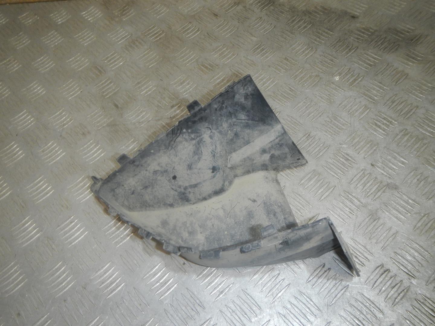 Воздуховод радиатора правый