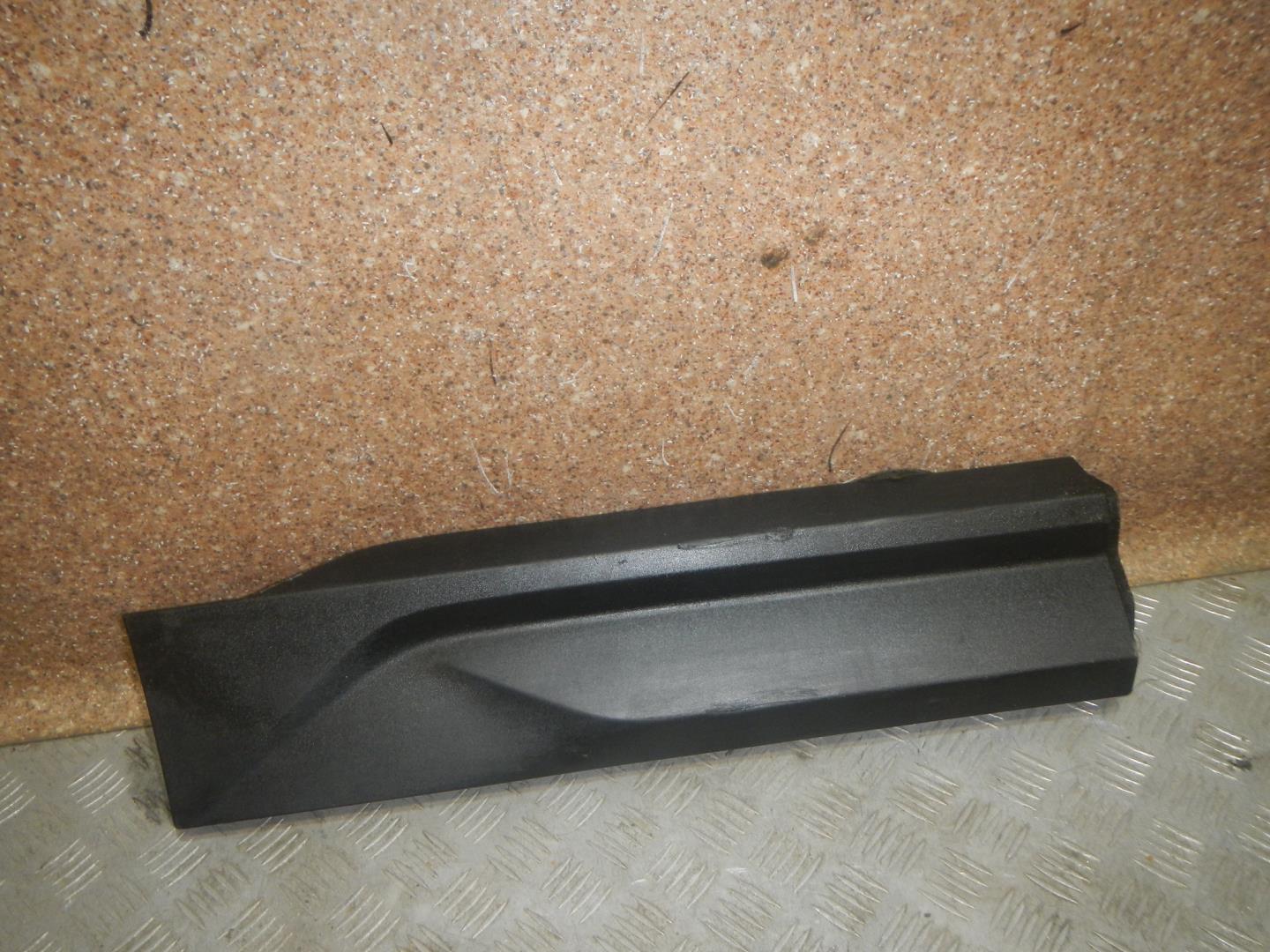 Молдинг задней правой двери