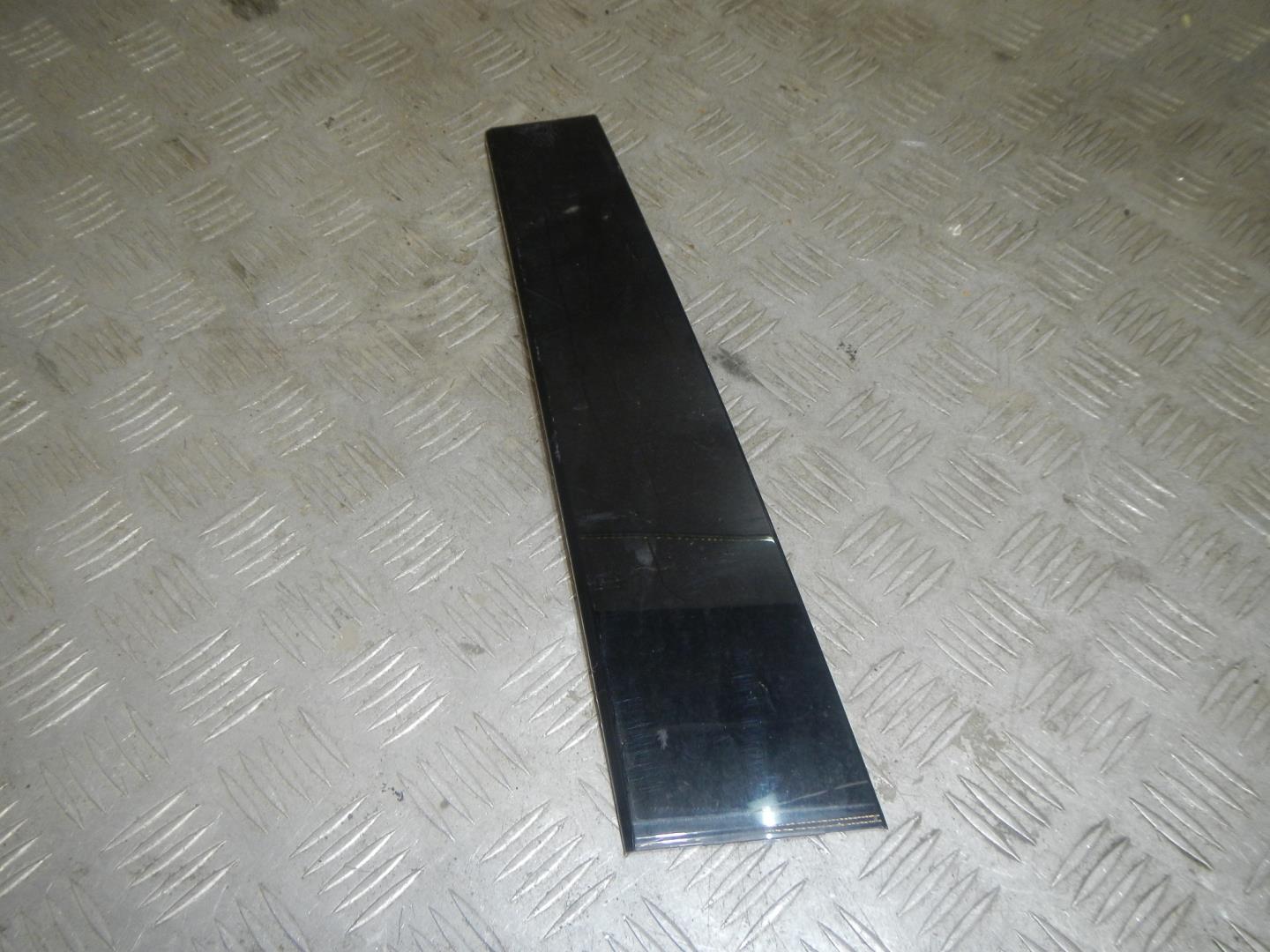 Накладка двери задней правой