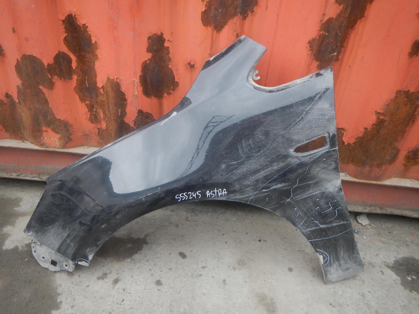 Крыло переднее левое