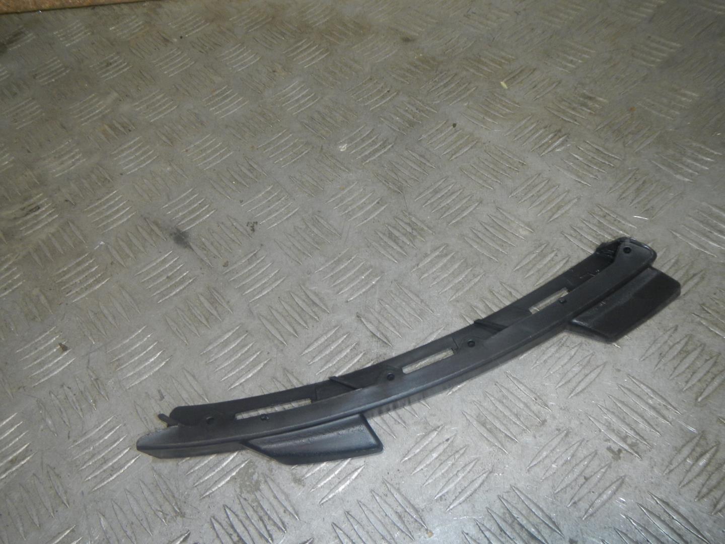 Кронштейн переднего бампера правый