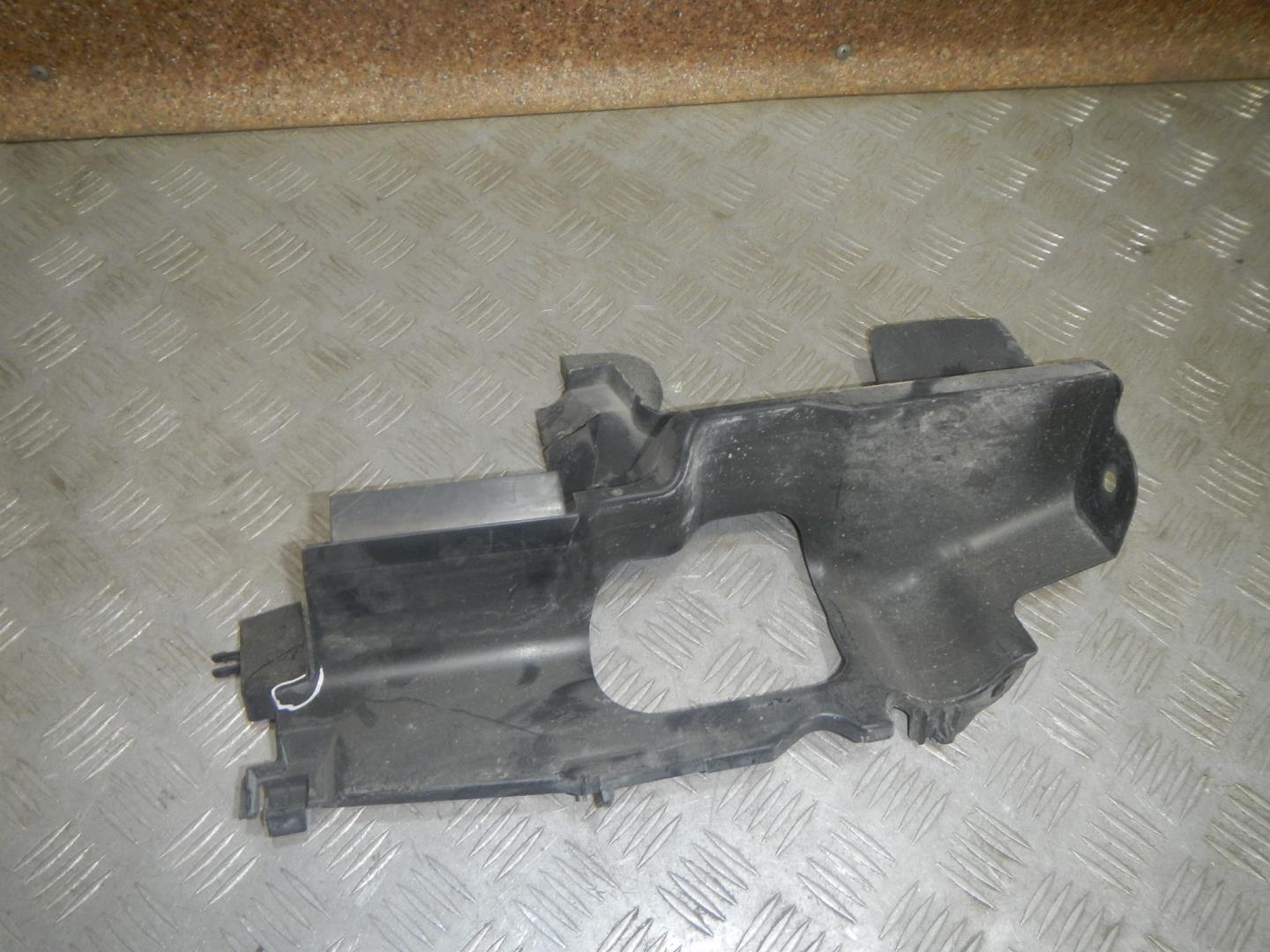 Воздуховод радиатора правый