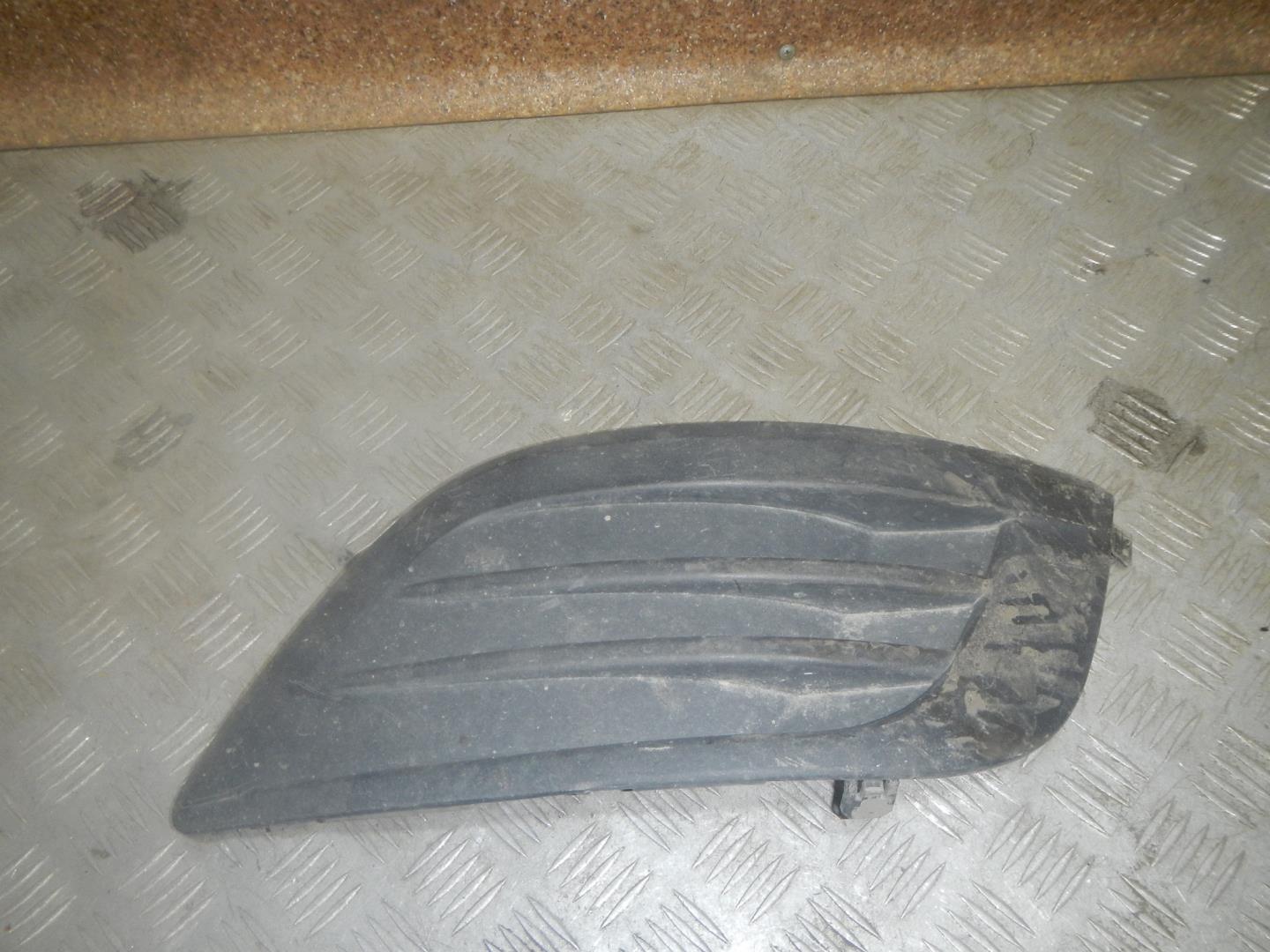 Решетка в бампер левая