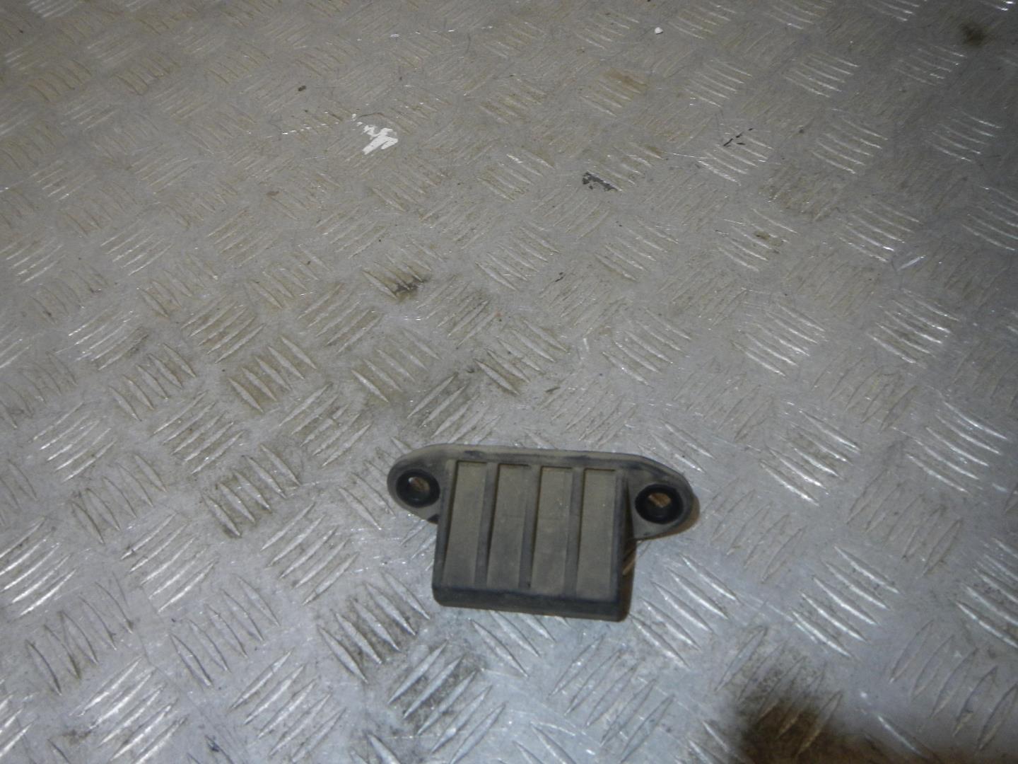 Кнопка открывания багажника