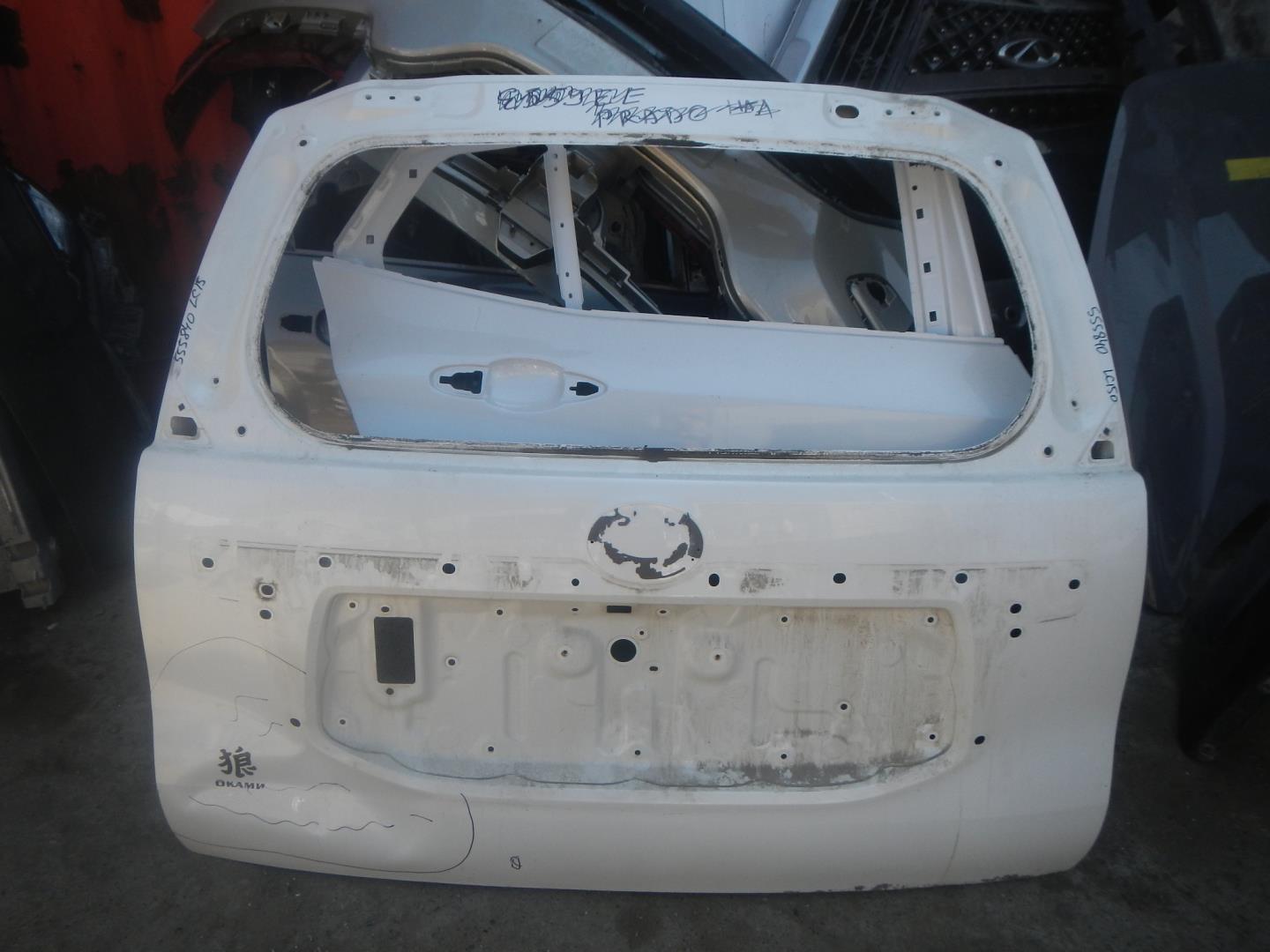 Дверь багажника