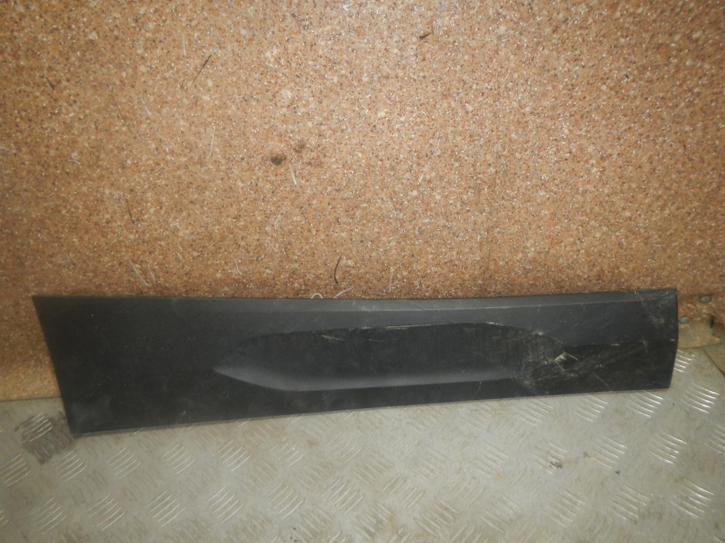 Молдинг задней правой двери