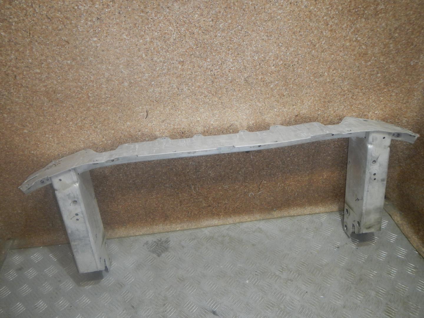 Усилитель переднего бампера