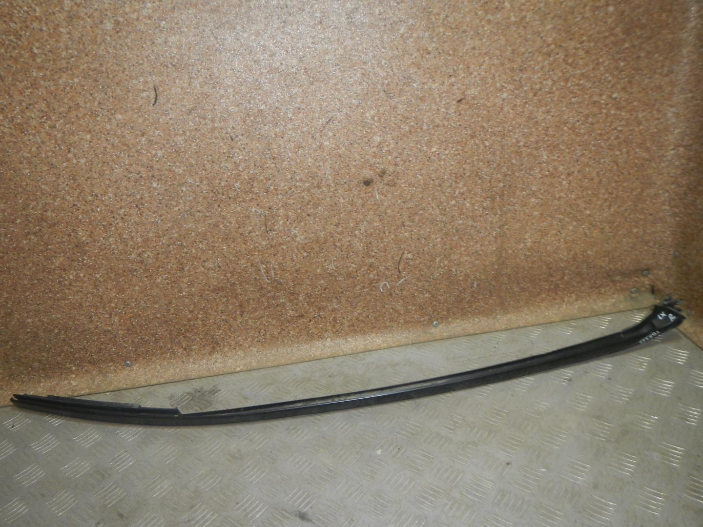 Молдинг лобового стекла