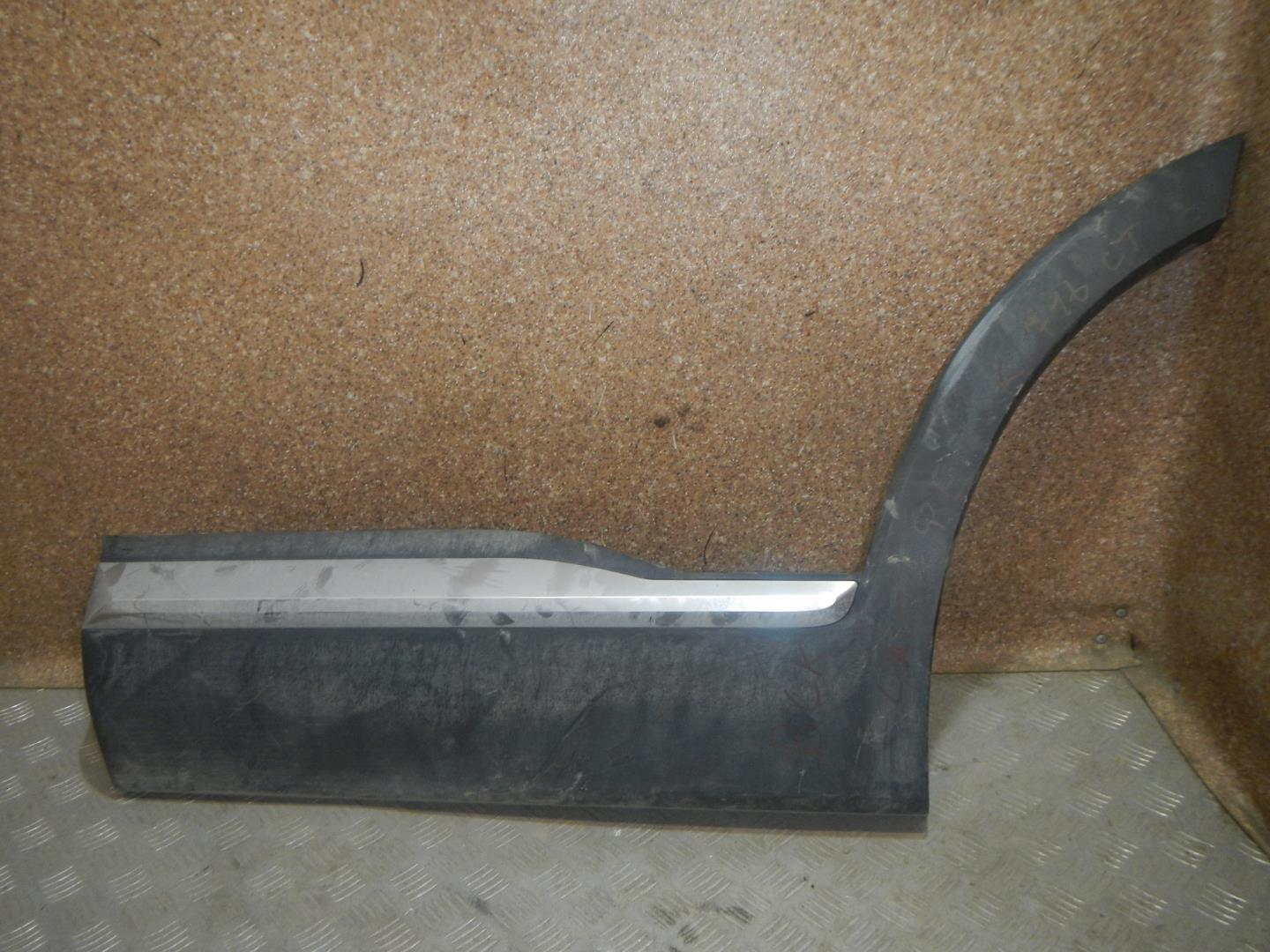 Молдинг задней левой двери