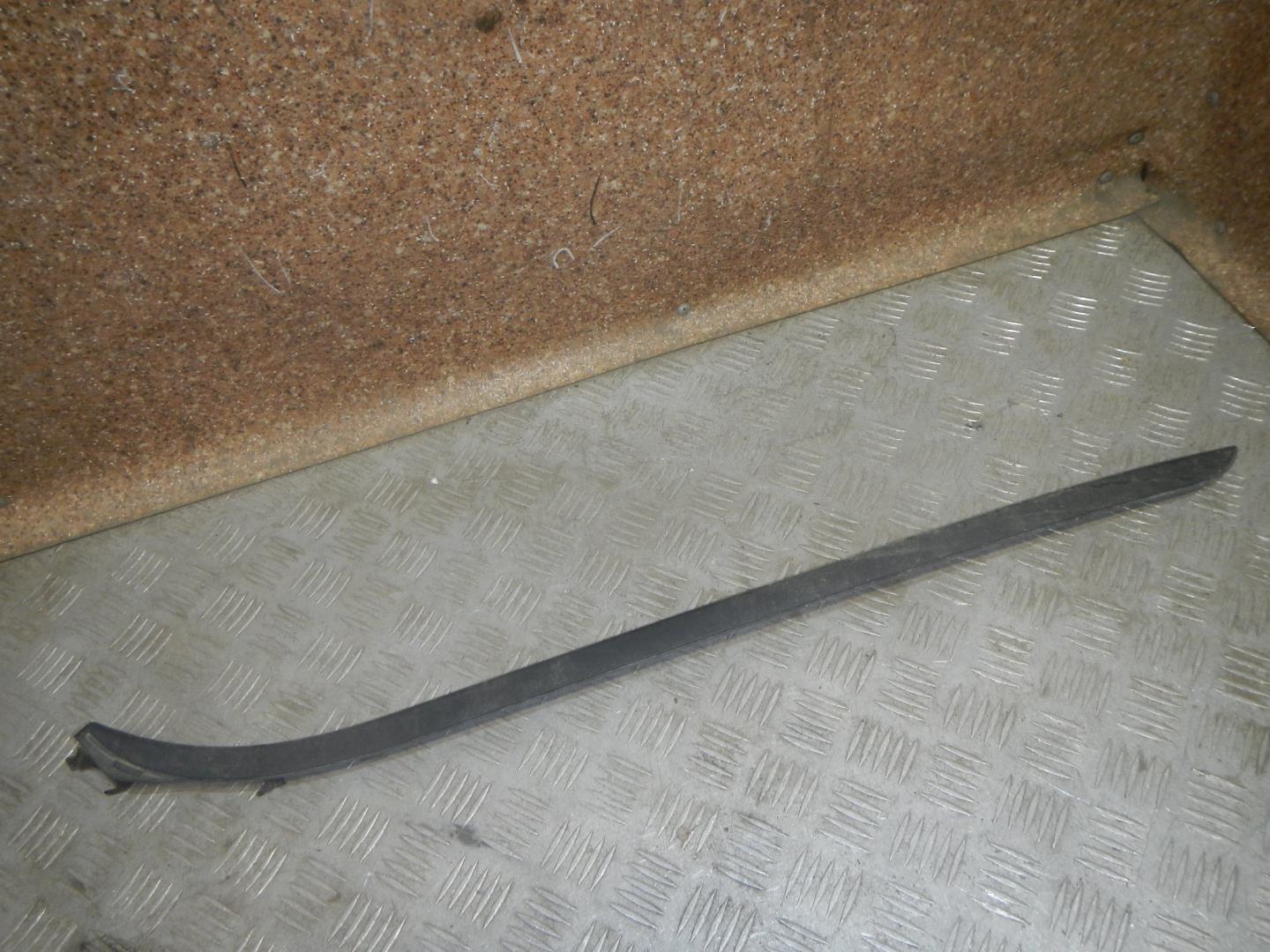 Молдинг лобового стекла