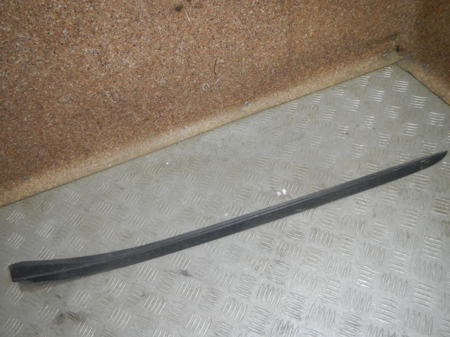 Молдинг лобового стекла