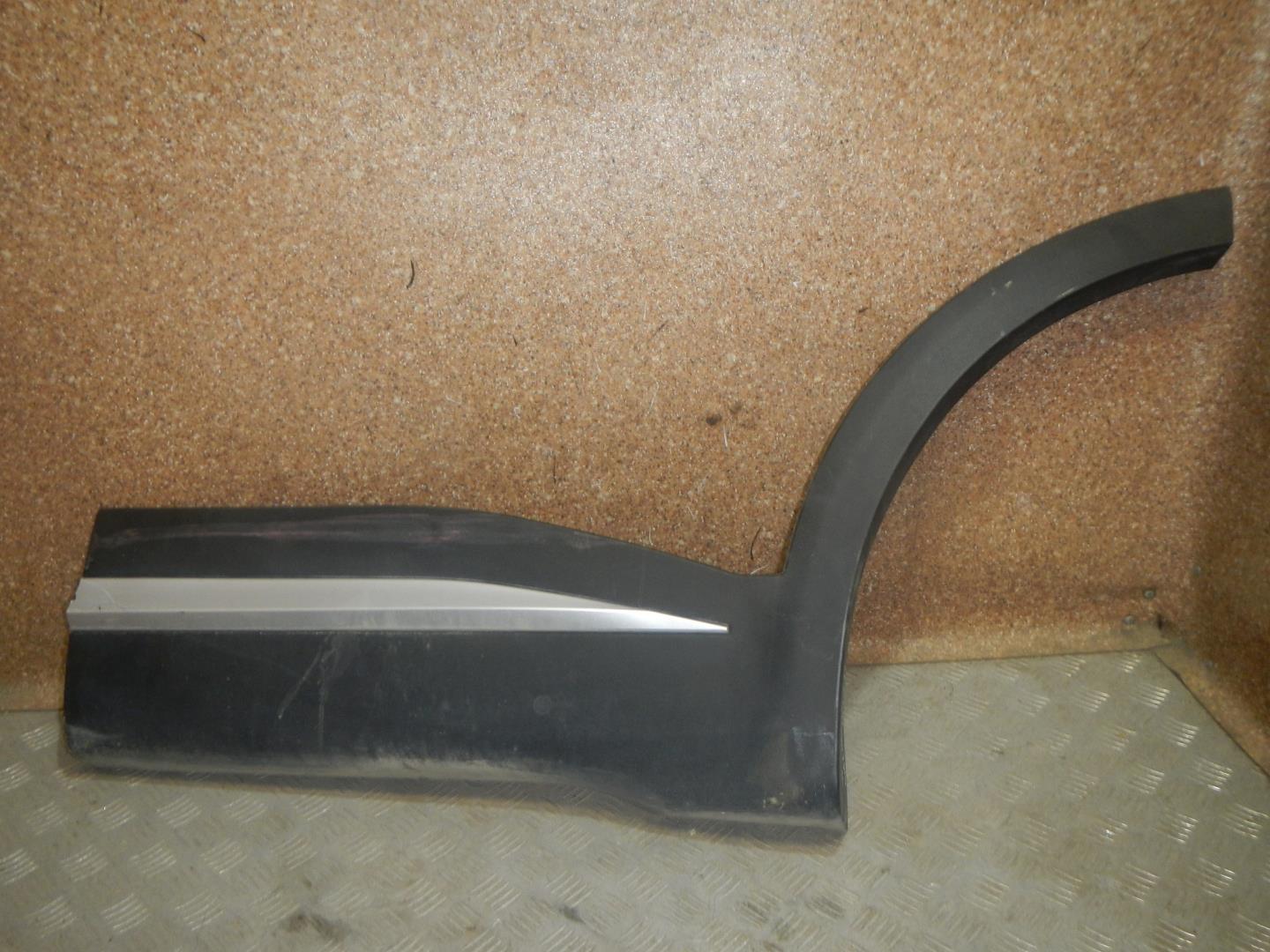 Молдинг задней левой двери