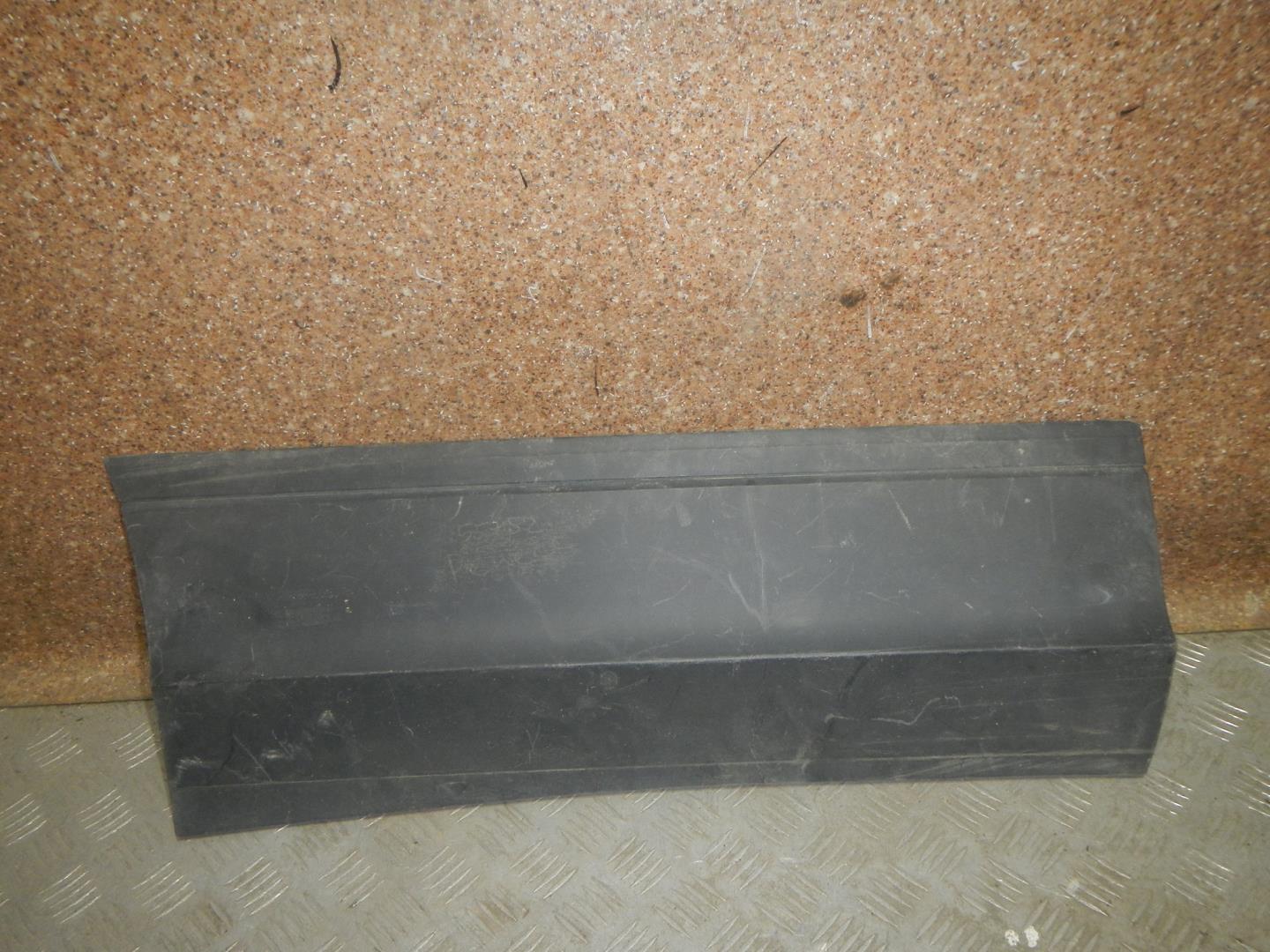 Молдинг задней правой двери