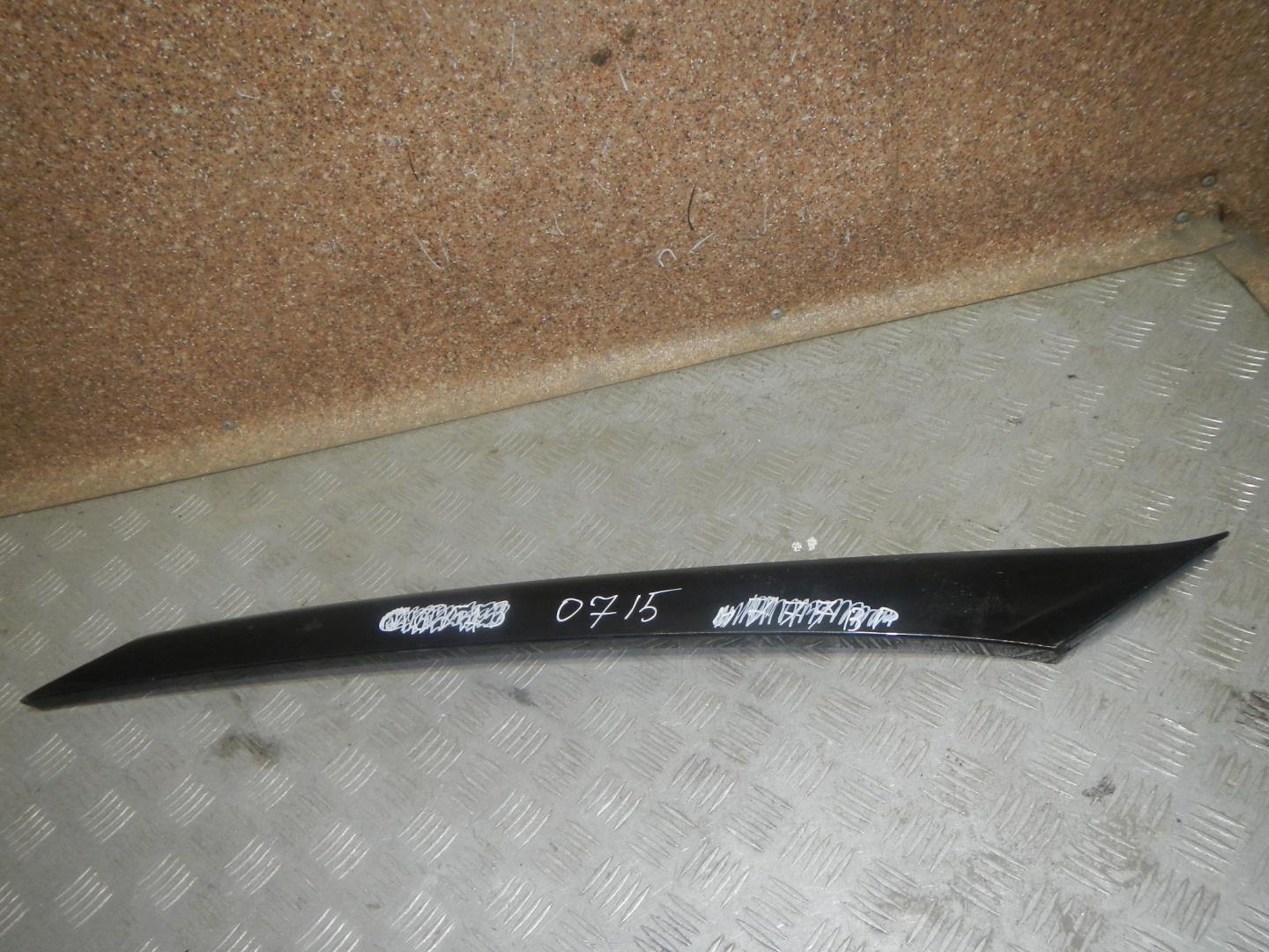 Молдинг лобового стекла