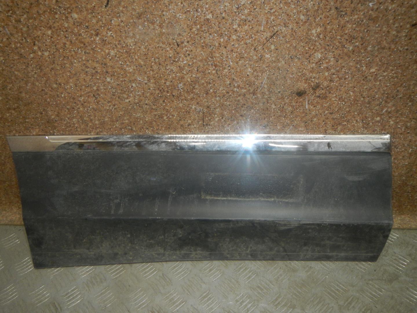 Молдинг задней правой двери