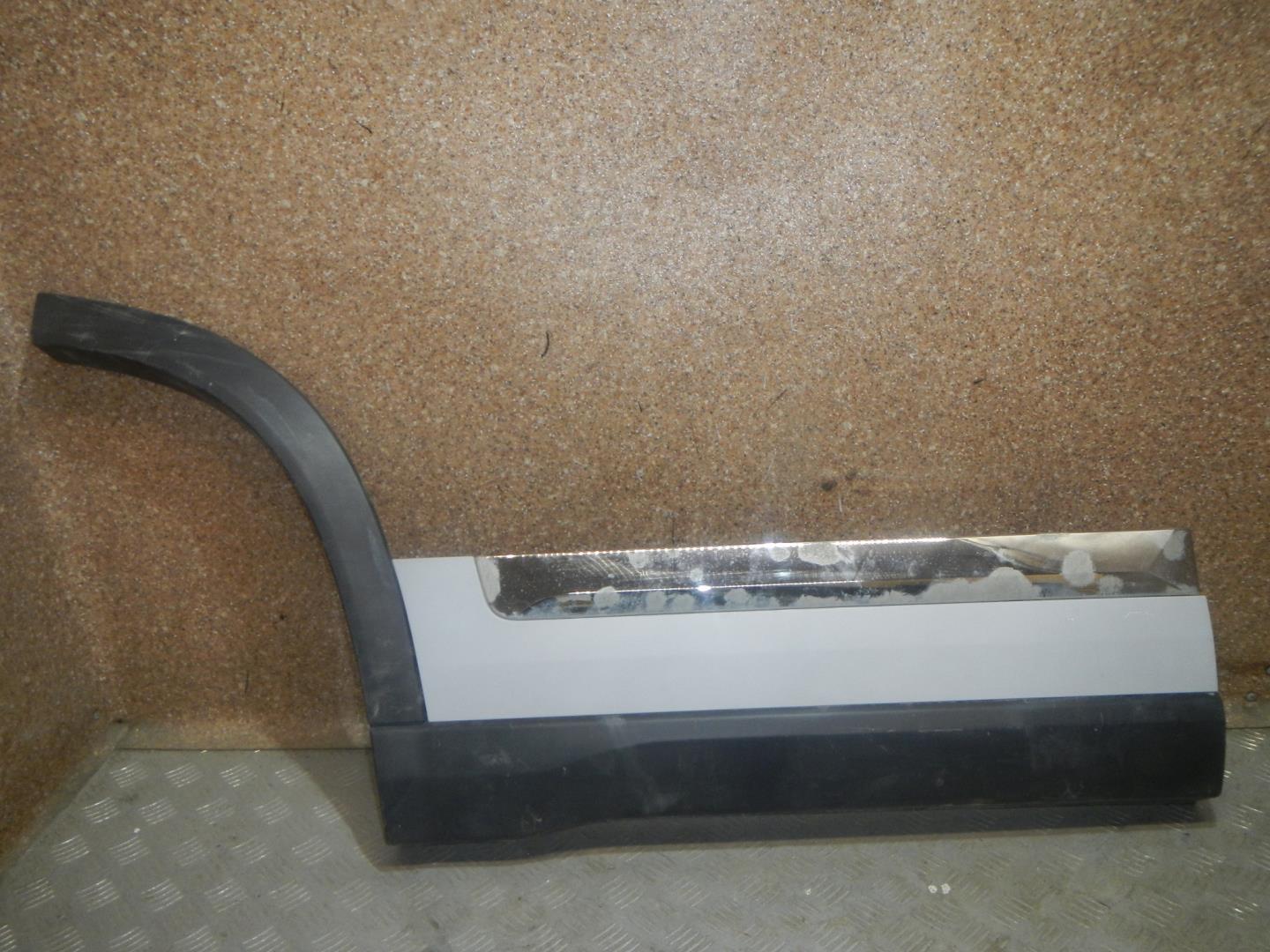 Молдинг задней правой двери