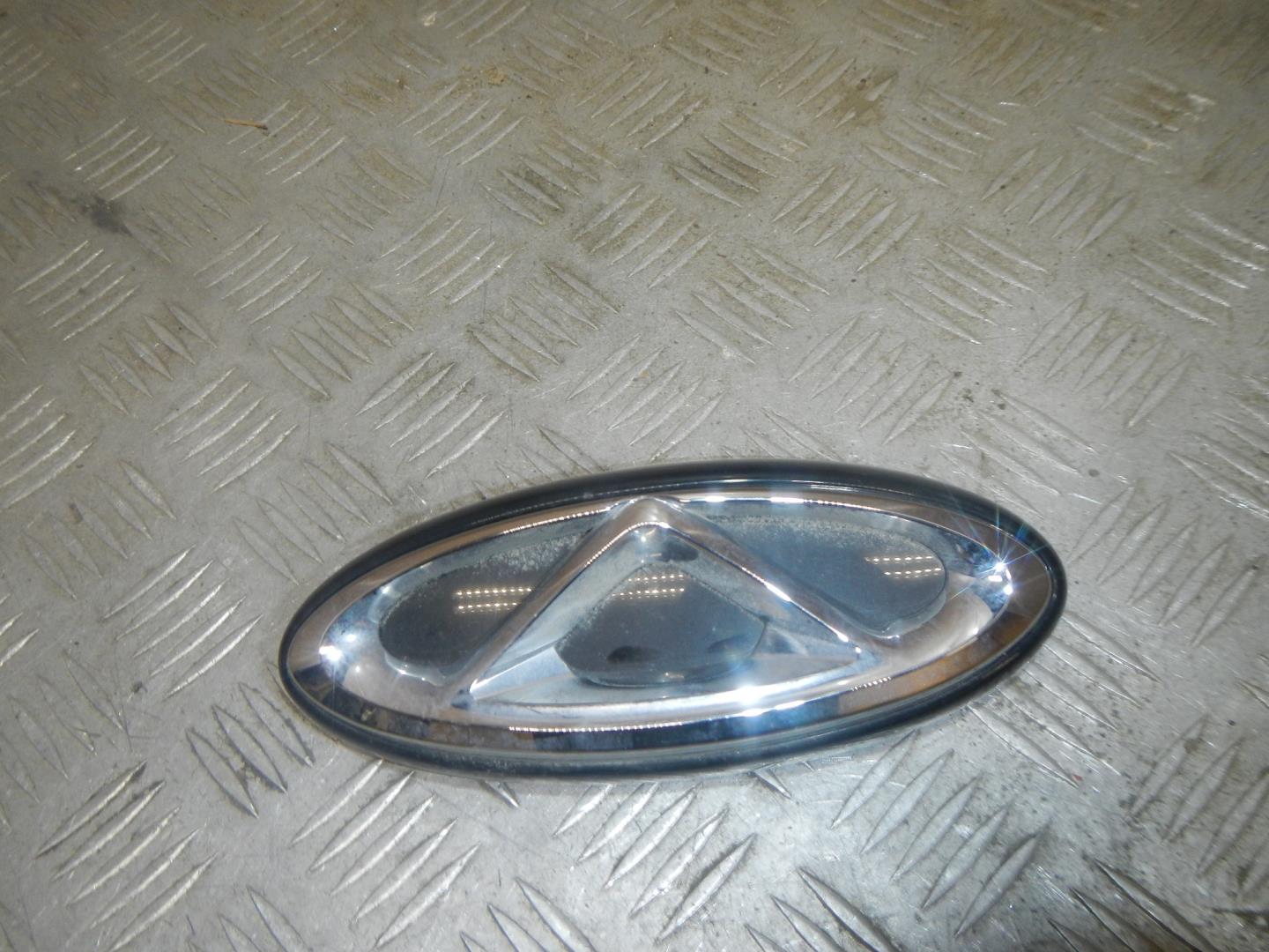 Эмблема на крышку багажника