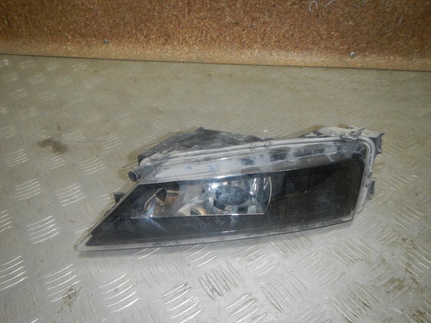 Фара противотуманная правая