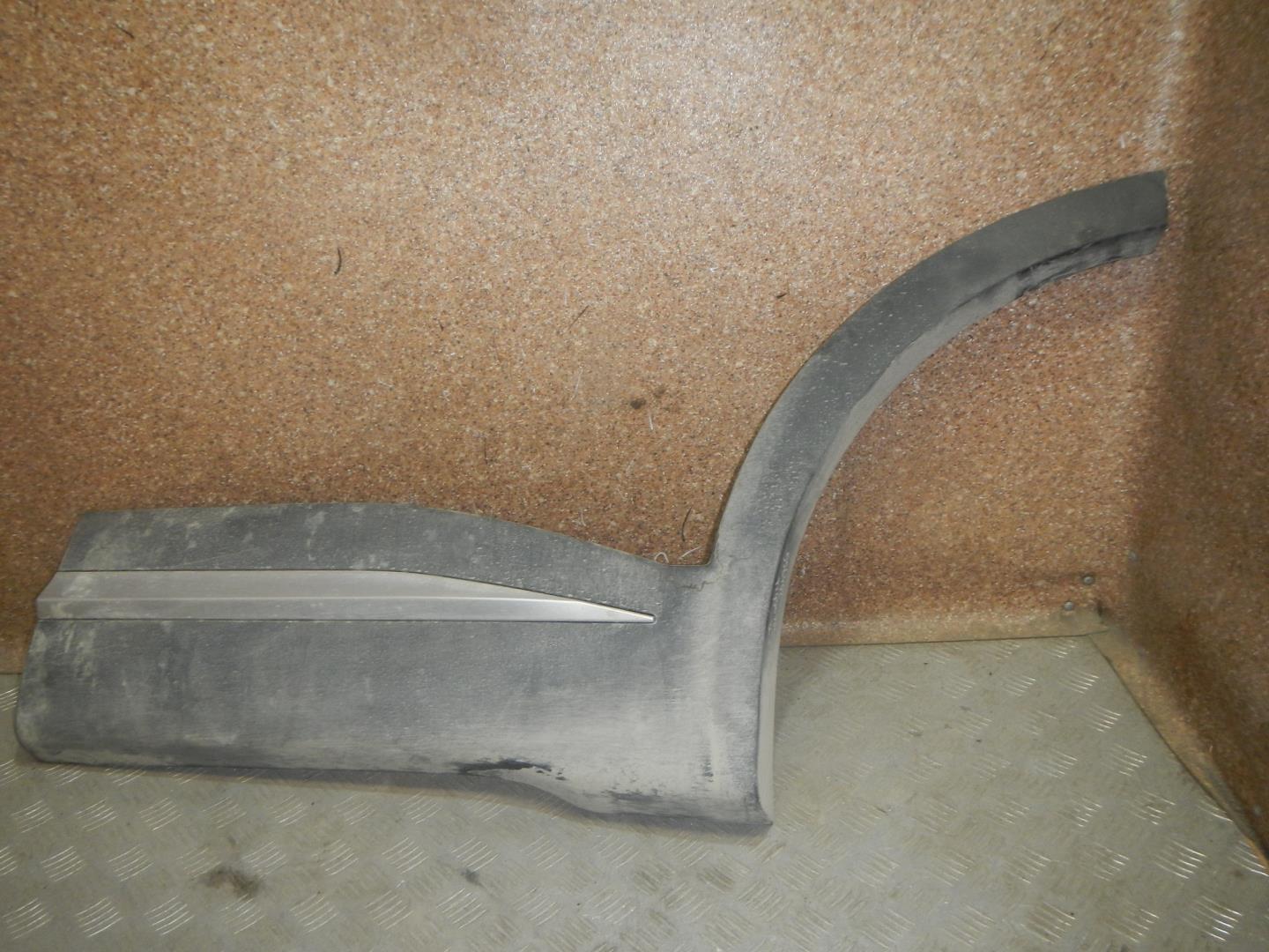 Молдинг задней левой двери