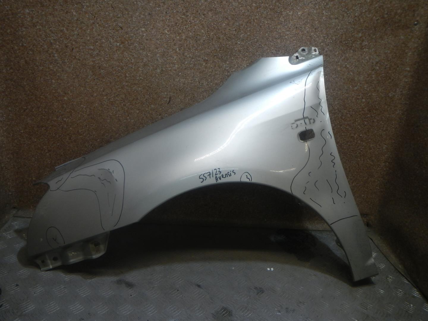 Крыло переднее левое