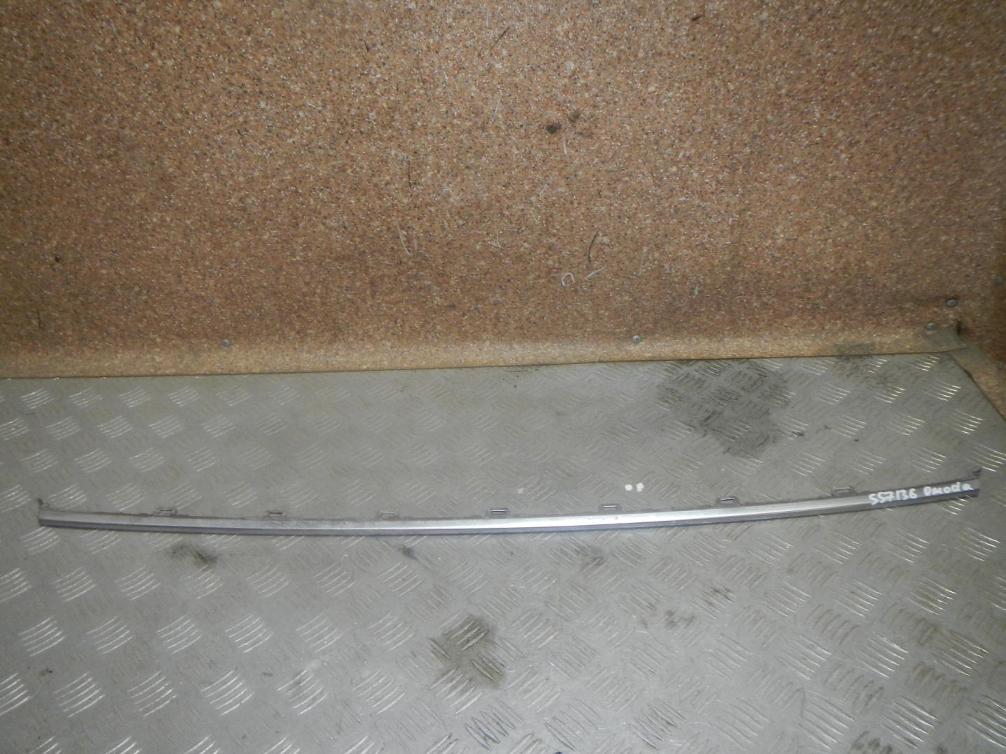 Молдинг заднего бампера