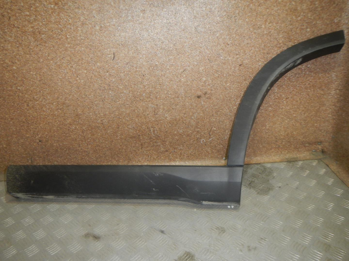 Молдинг задней левой двери