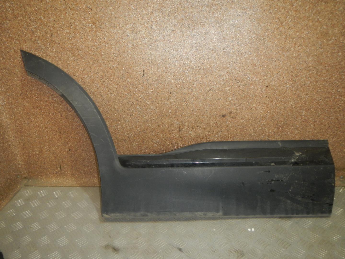 Молдинг задней правой двери