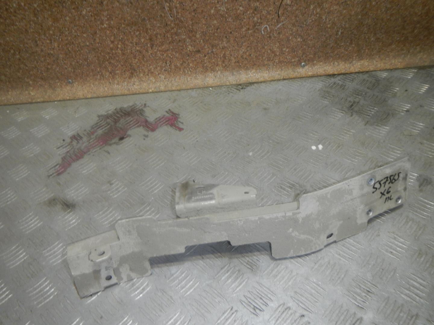 Кронштейн фар левый