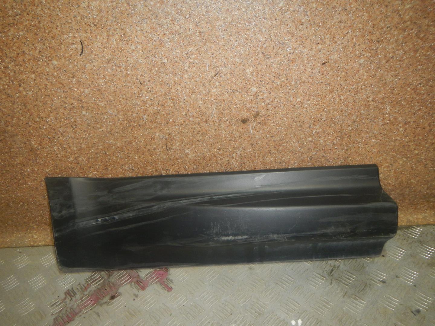 Молдинг задней правой двери