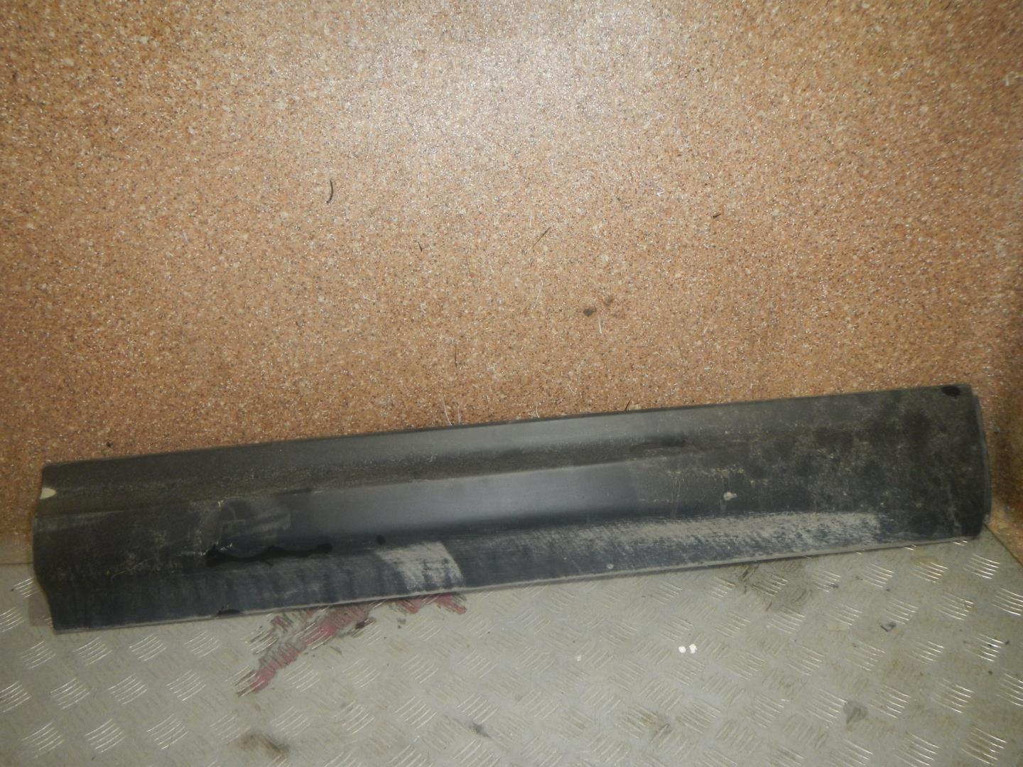 Молдинг передней правой двери