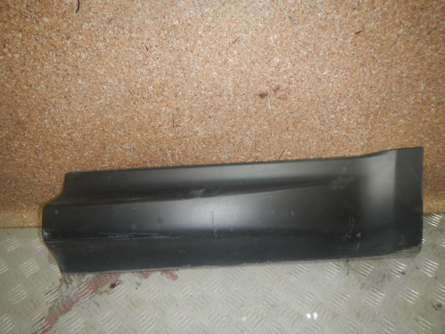 Молдинг задней левой двери