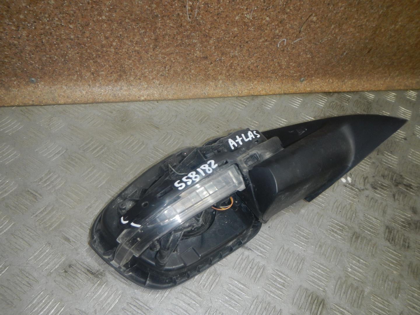 Зеркало правое электрическое