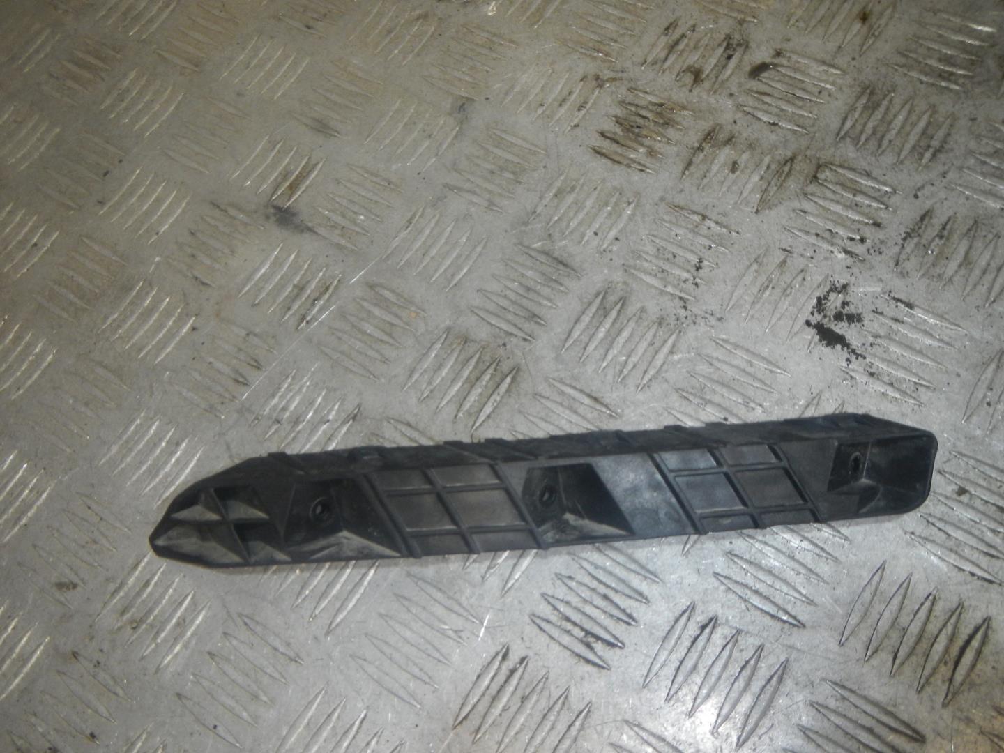 Кронштейн фар правый