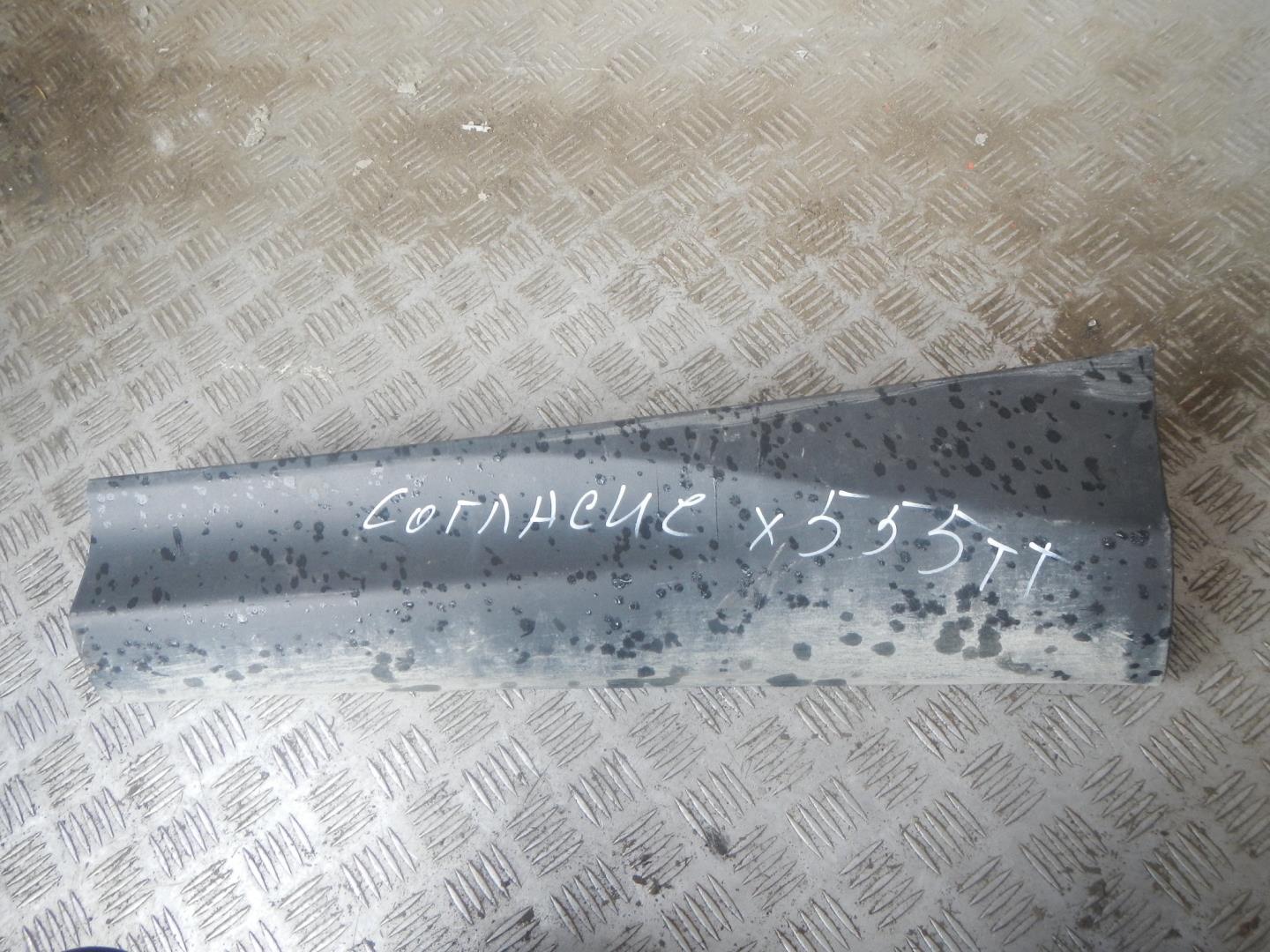 Молдинг задней левой двери