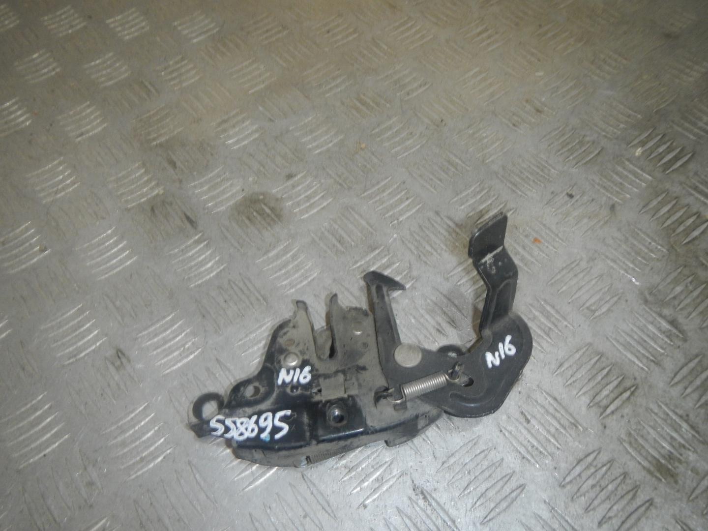 Замок капота