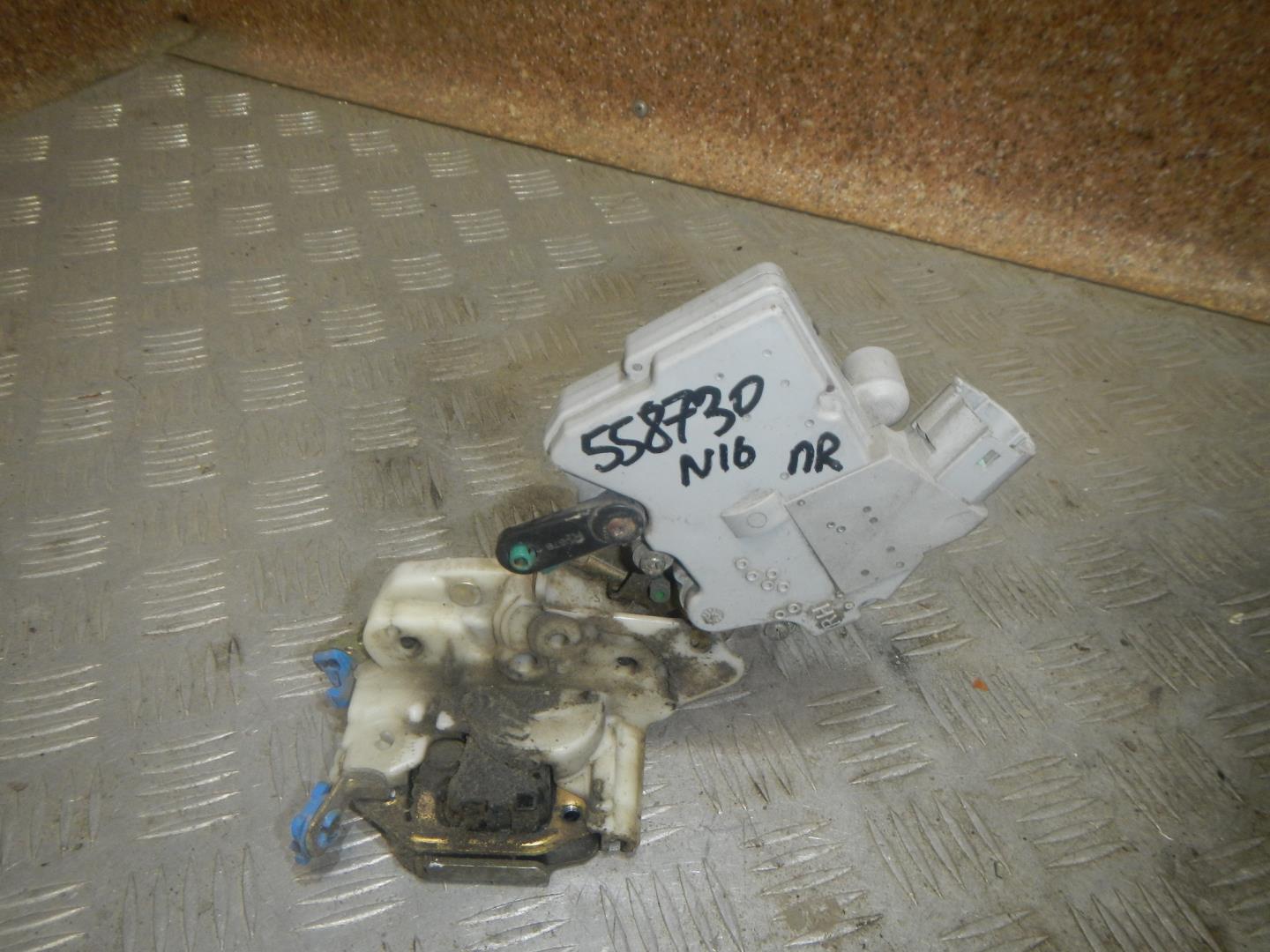 Замок двери передней правой