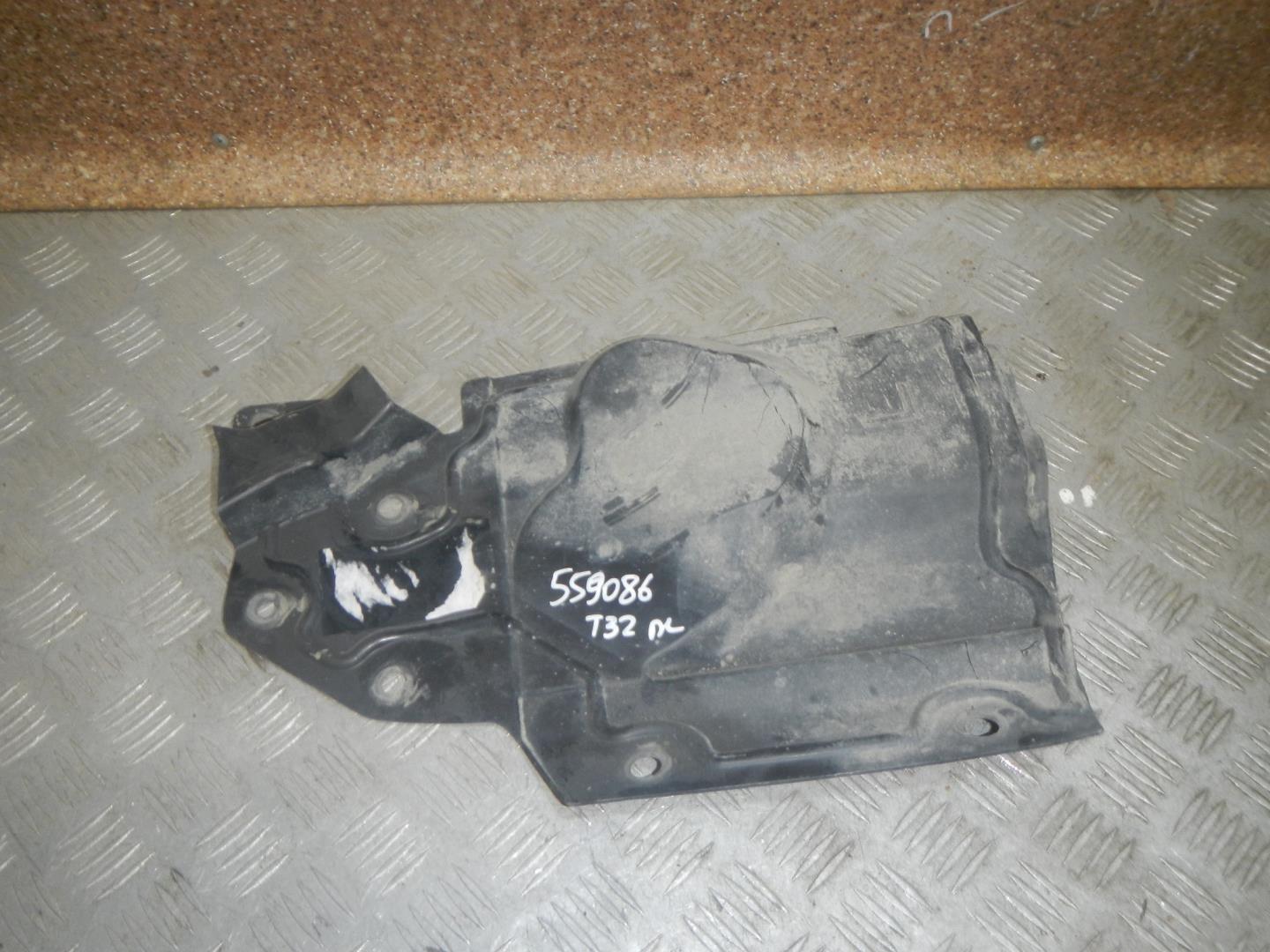 Пыльник двигателя боковой левый