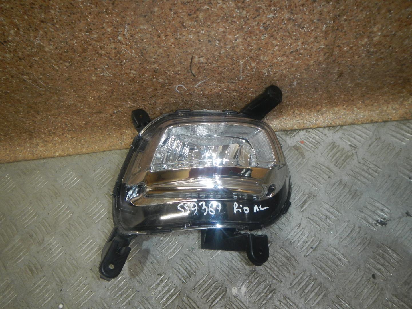 Фара противотуманная левая