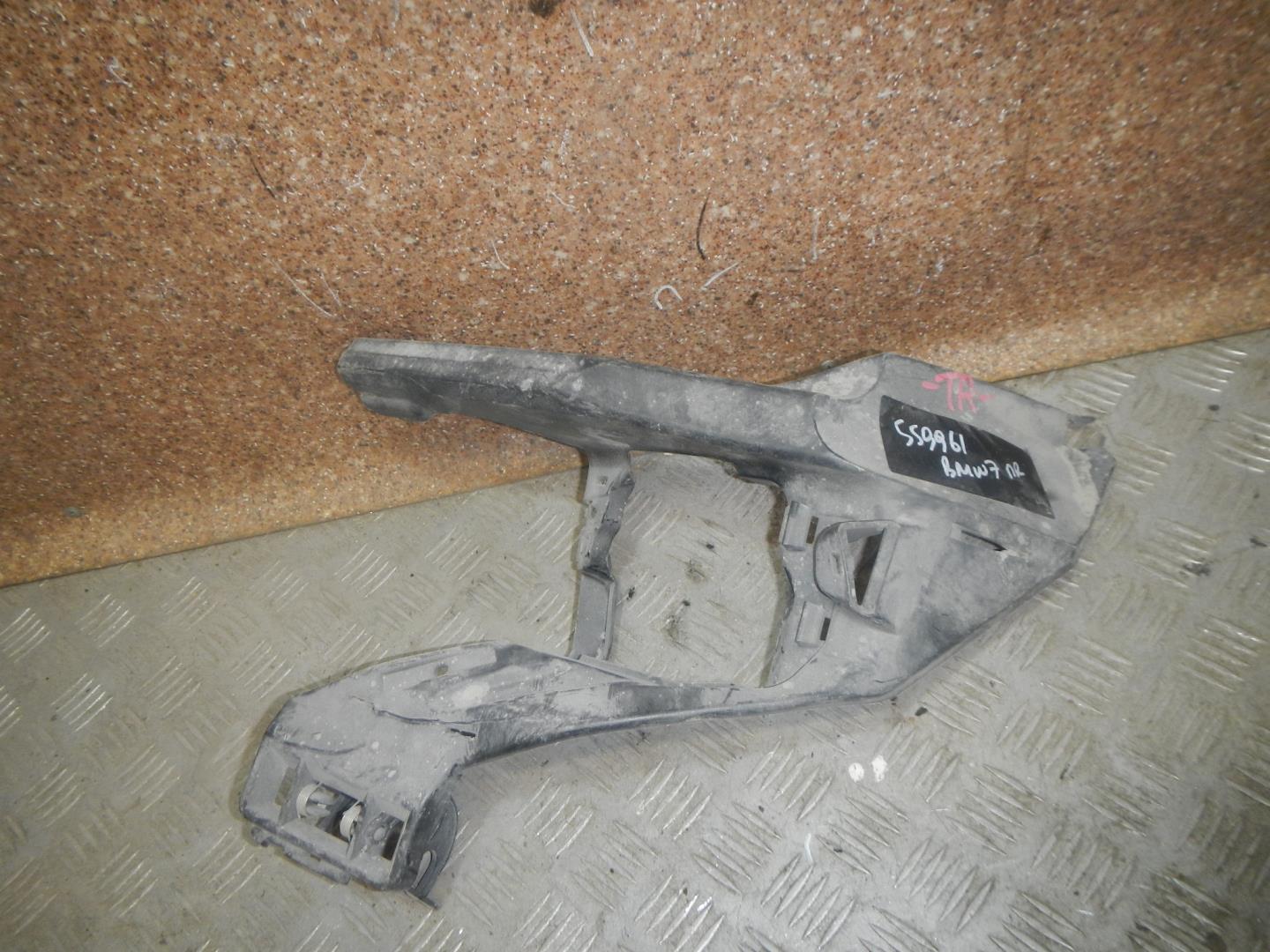 Кронштейн переднего бампера правый