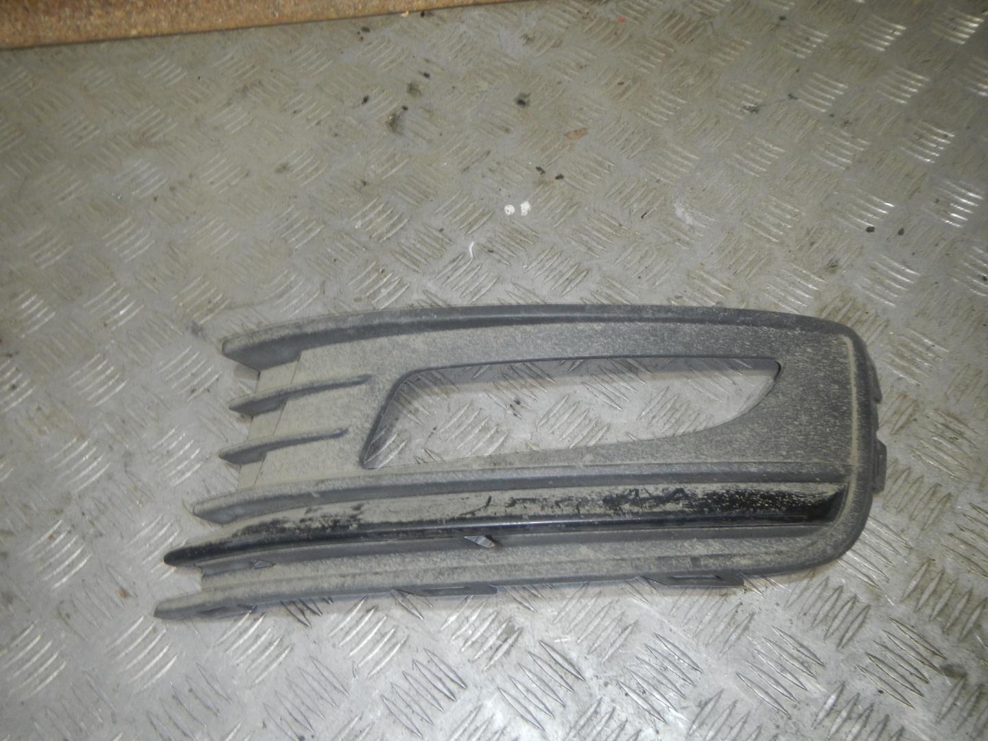 Решетка в бампер левая