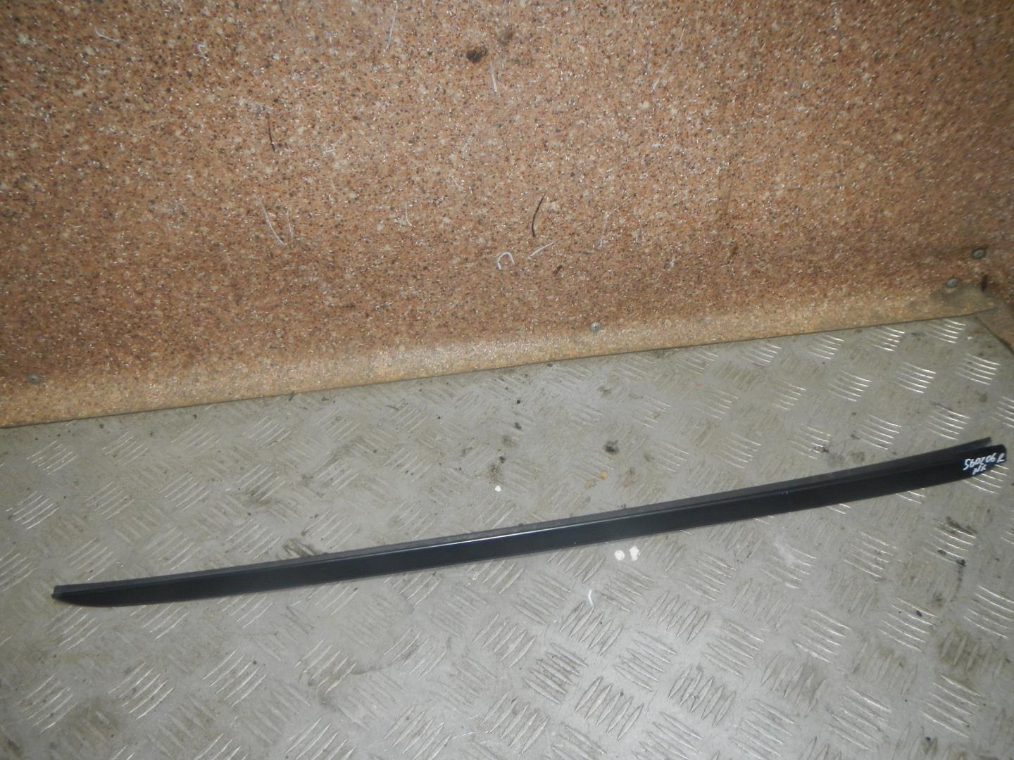 Молдинг лобового стекла